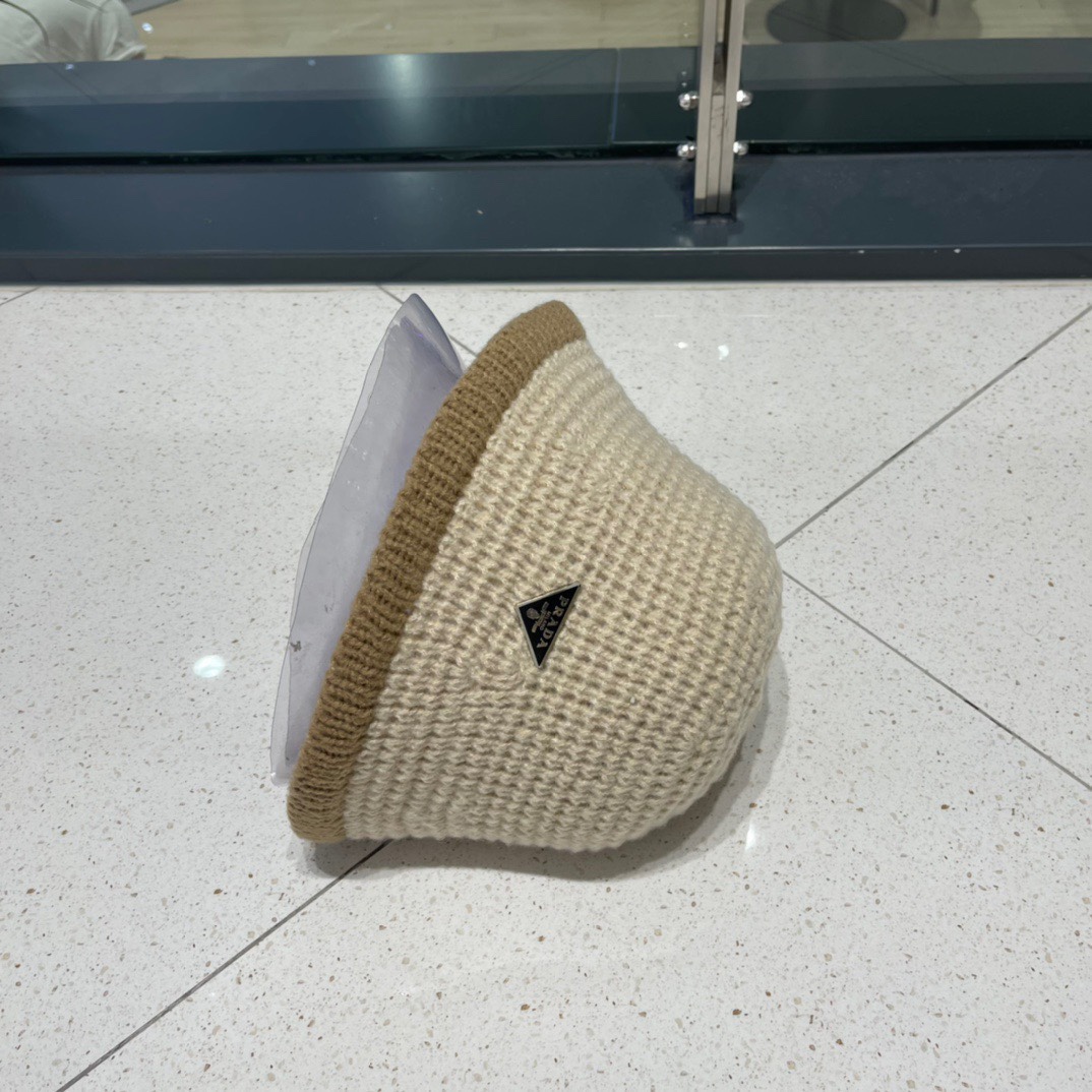 NO:191036,[Prada] The new autumn and winter style of men and women fisherman hats, bucket hats, are a must-have for the best match when going out, so buy them now!  ,hats,prada,espadrilles,hats19860909【普拉达】秋冬新款男女款渔夫帽桶帽,出街必备超好搭配,赶紧入手！,帽子,prada,espadrilles,hats,hat