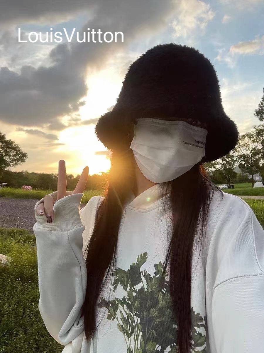 NO:191073,[LV Louis Vuitton] New plush men and women's small bucket hat fisherman's hat, a must-have match when going out, buy it now!  ,hats,louis vuitton,louis vuitton,espadrilles,hats19860909【LV路易威登】新款毛毛绒男女款小桶帽渔夫帽,出街必备超好搭配,赶紧入手！,帽子,louis vuitton,louis vuitton,espadrilles,hats,hat
