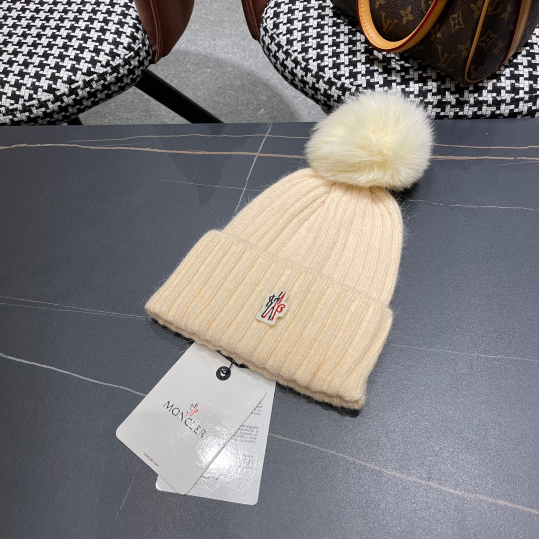 NO:191003,Banded wool hat, rabbit fox fur ball color black and white beige gray four colors, hat, Moncler, hats19860909蒙口毛线帽,兔毛狐狸毛球颜色黑白米灰四色,帽子,Moncler,hats,hat