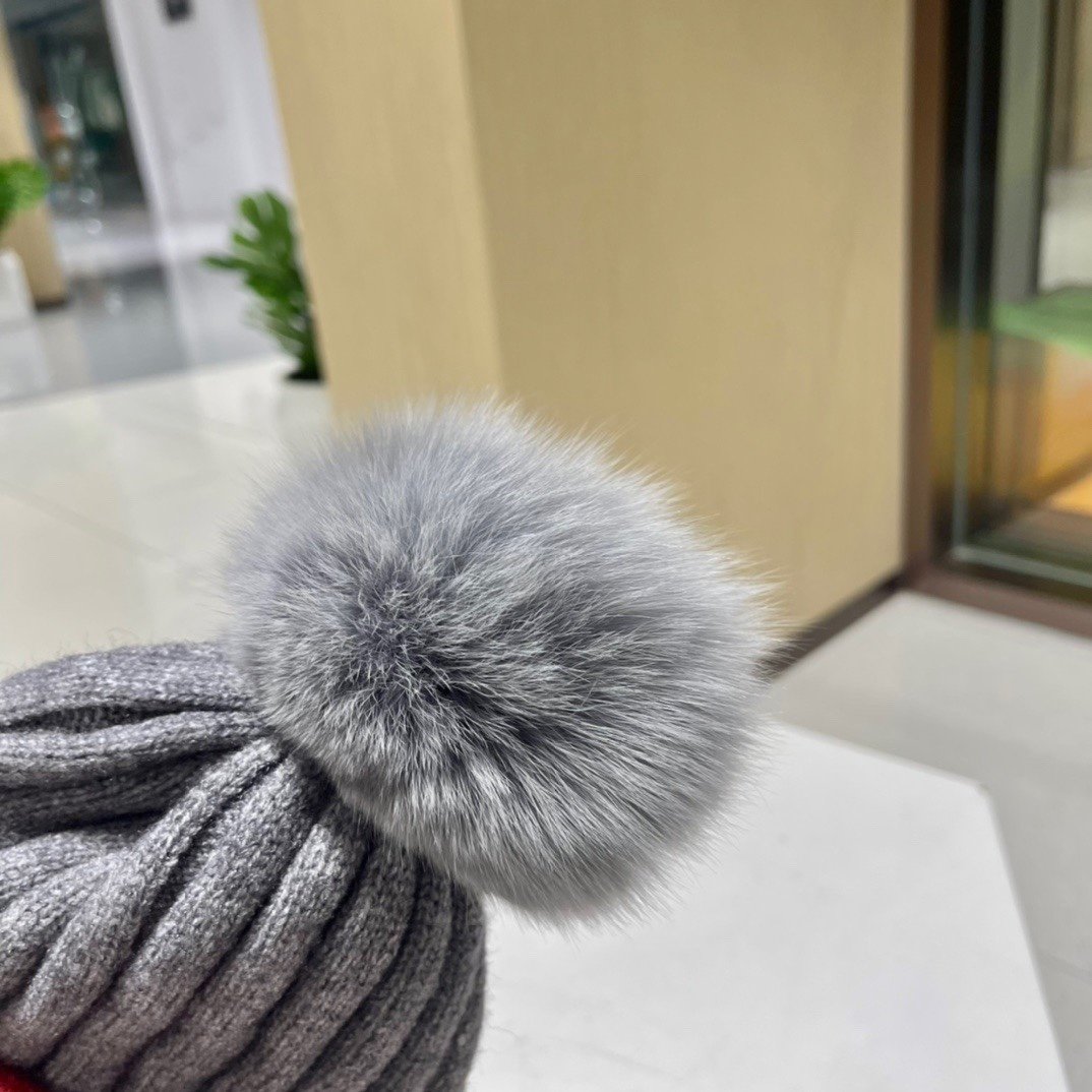 GUCCI古奇时尚法式羊毛狐狸毛球毛球帽子女冬季保暖针织帽潮条纹毛线帽