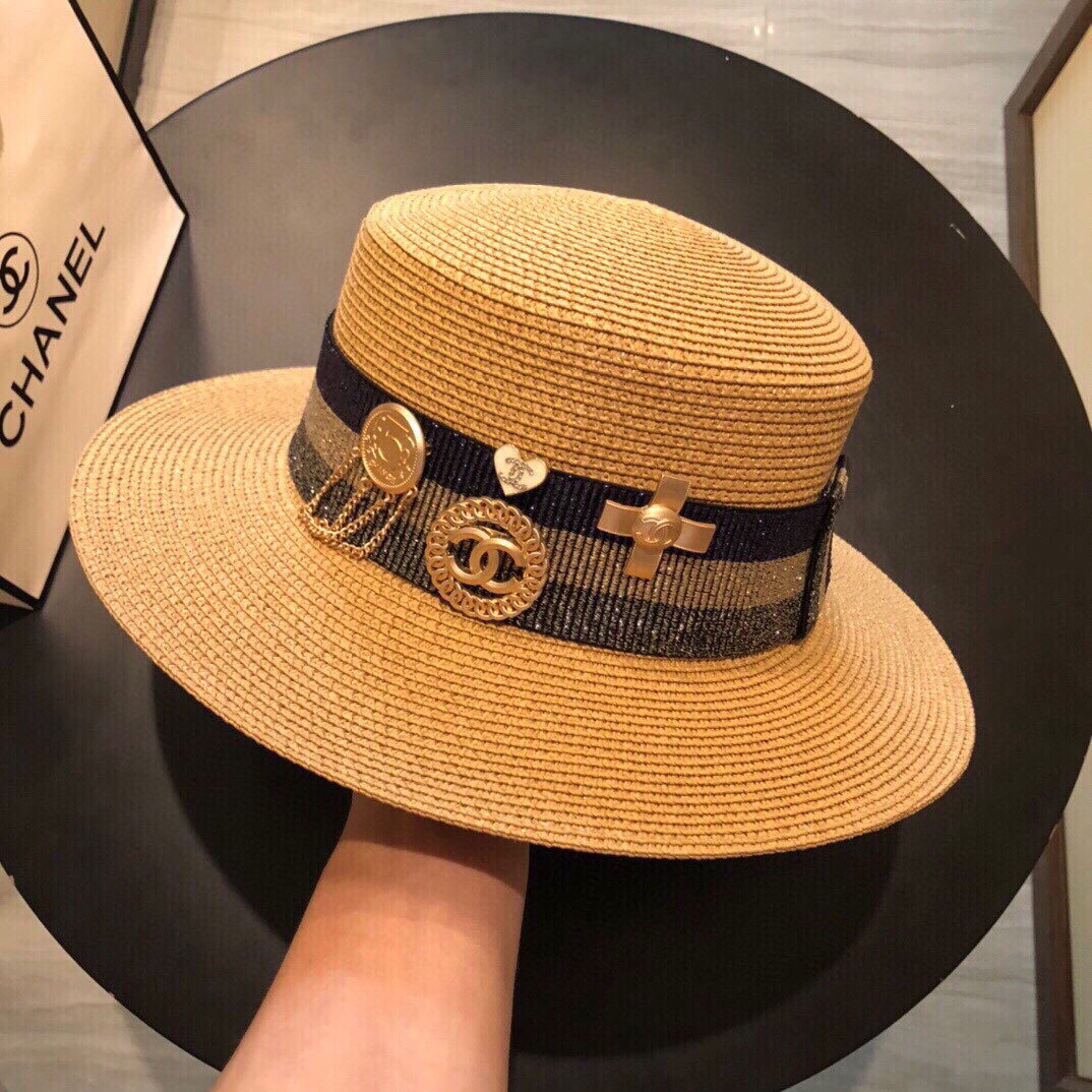 香奈儿CHANEL草帽，徽章小香‮合组‬设计 官方同步，原单品质，重工定制，独一无二，欧美时尚大牌！
