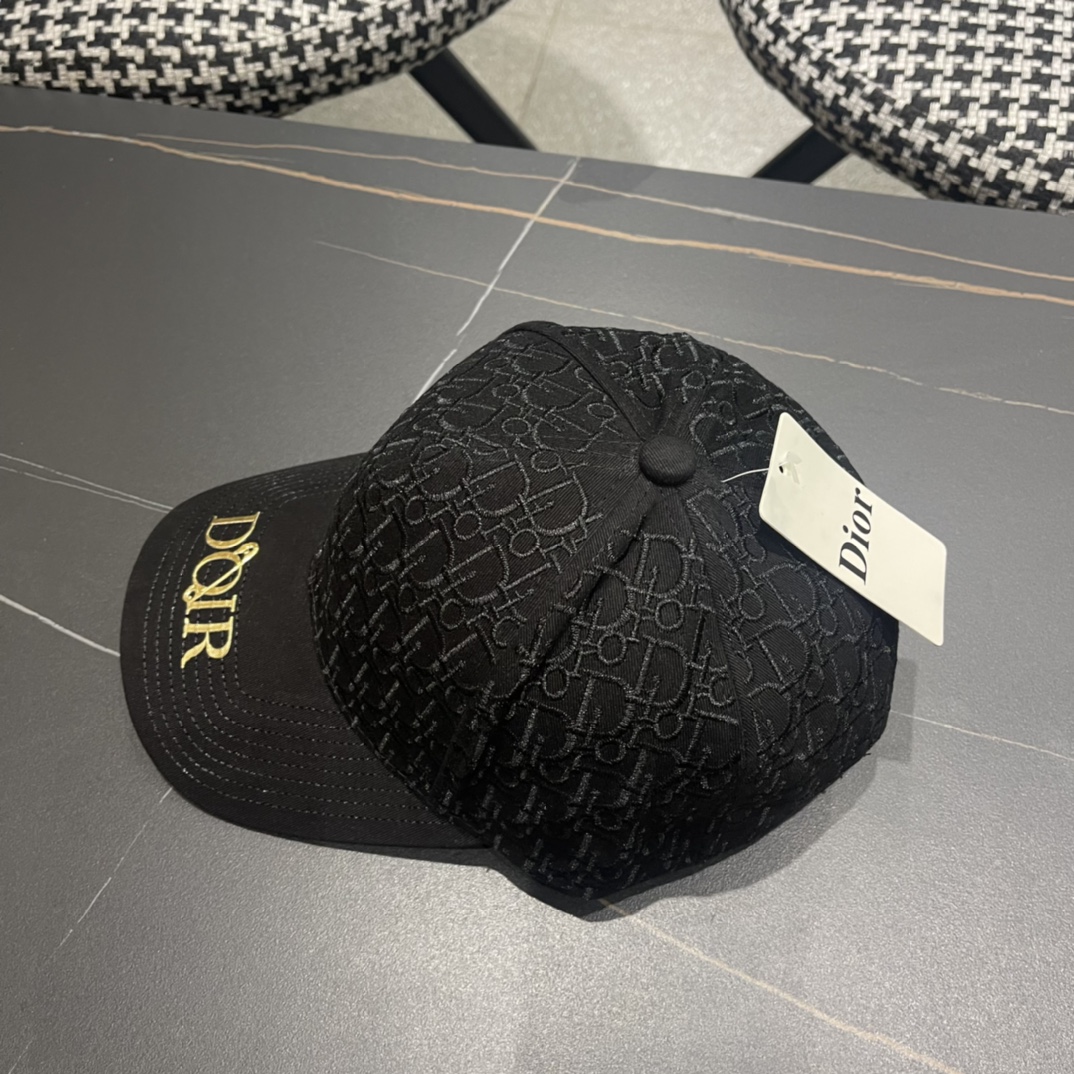  Dior迪奥原单棒球帽🧢简约大气❤时尚大方🌹低调奢华🥰防晒，时尚两不误，百搭款🙆🏻😱亲，赶紧入手吧🤩你
