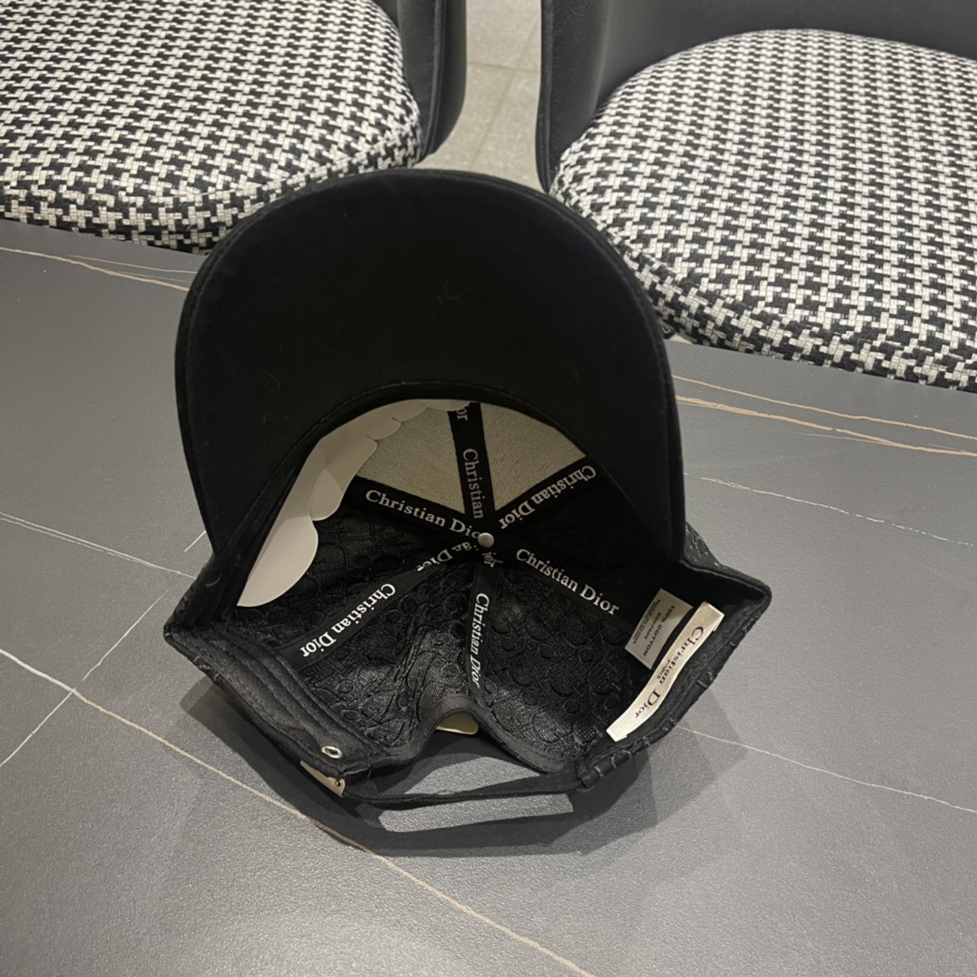  Dior迪奥原单棒球帽🧢简约大气❤时尚大方🌹低调奢华🥰防晒，时尚两不误，百搭款🙆🏻😱亲，赶紧入手吧🤩你