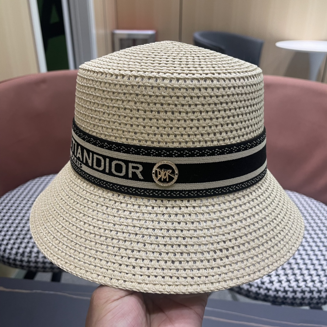 【DIOR迪奥】2026春款新款草编遮阳草帽🤩沙滩风，简约大方，百搭单品～出街首选，新款帽型超美腻，新品上架