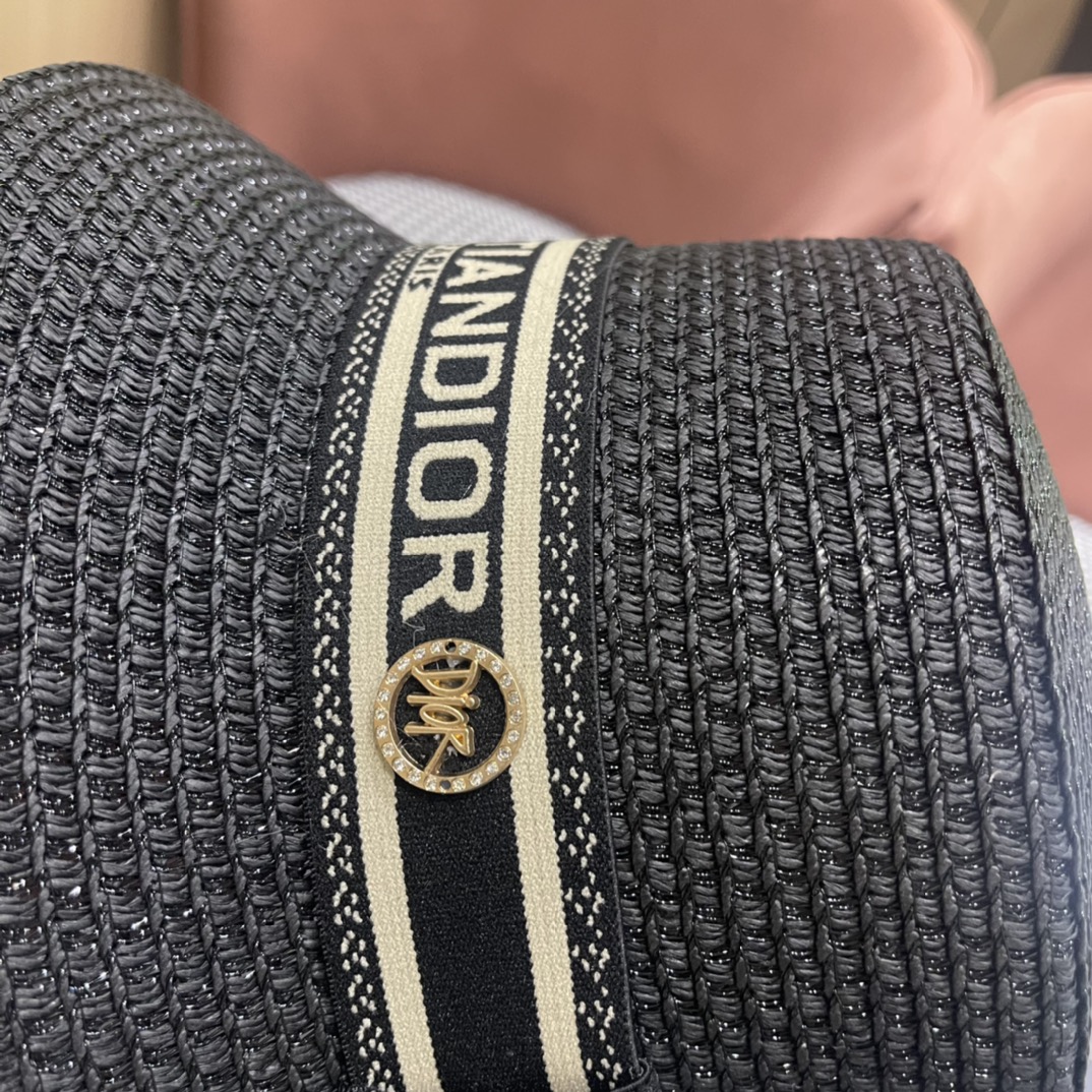 【DIOR迪奥】2026春夏新款草编遮阳草帽🤩沙滩风，简约大方，百搭单品～出街首选，新款帽型超美腻，新品上架