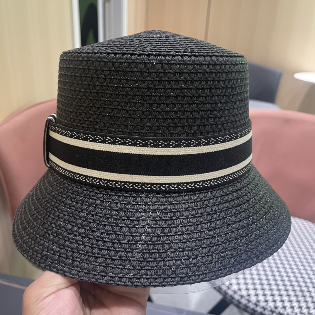 【DIOR迪奥】2026春夏新款草编遮阳草帽🤩沙滩风，简约大方，百搭单品～出街首选，新款帽型超美腻，新品上架