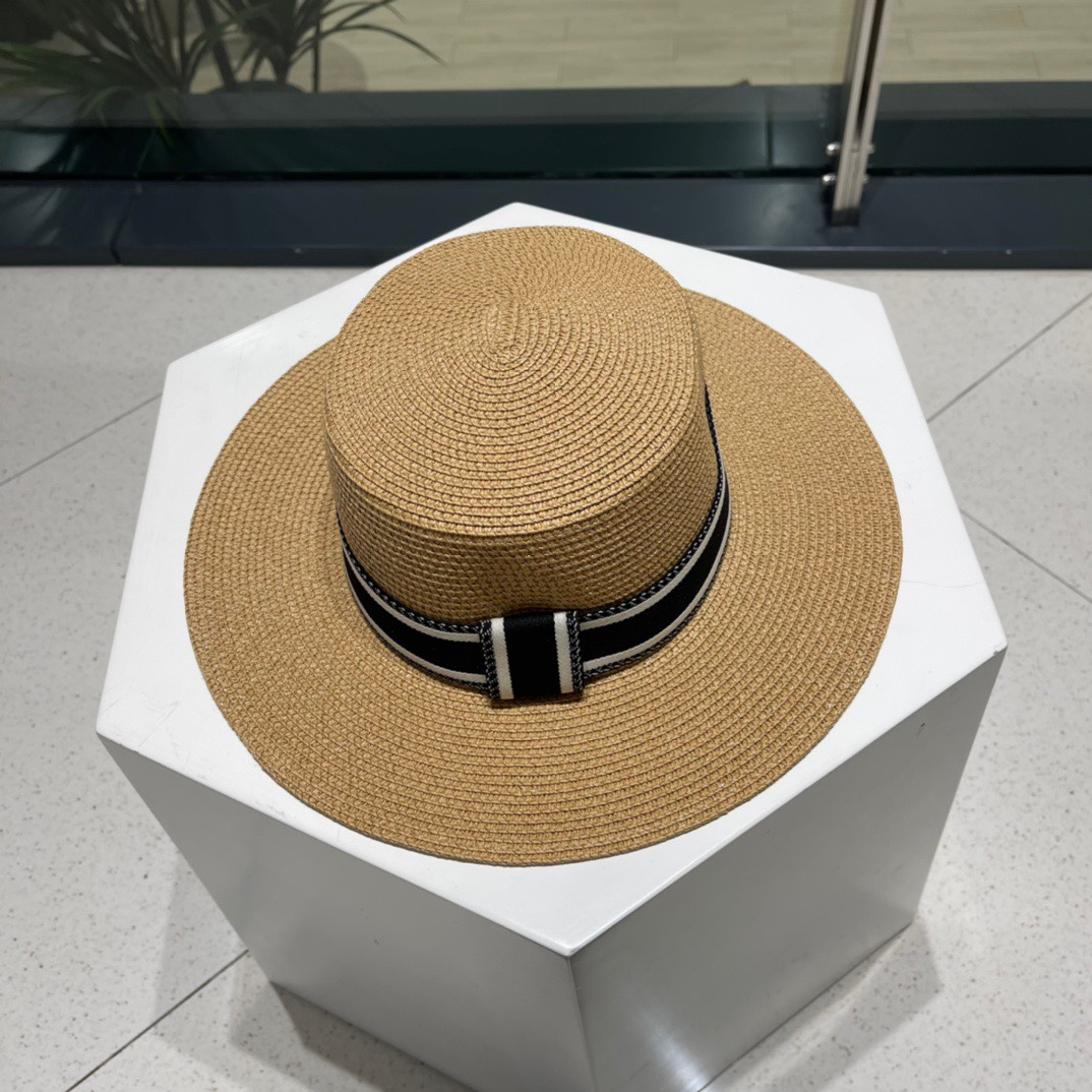  DIOR👒迪奥 春夏新款平顶草帽👏草编平顶遮阳草帽非常透气🤩沙滩风，简约大方，百搭单品～出街首选，新款