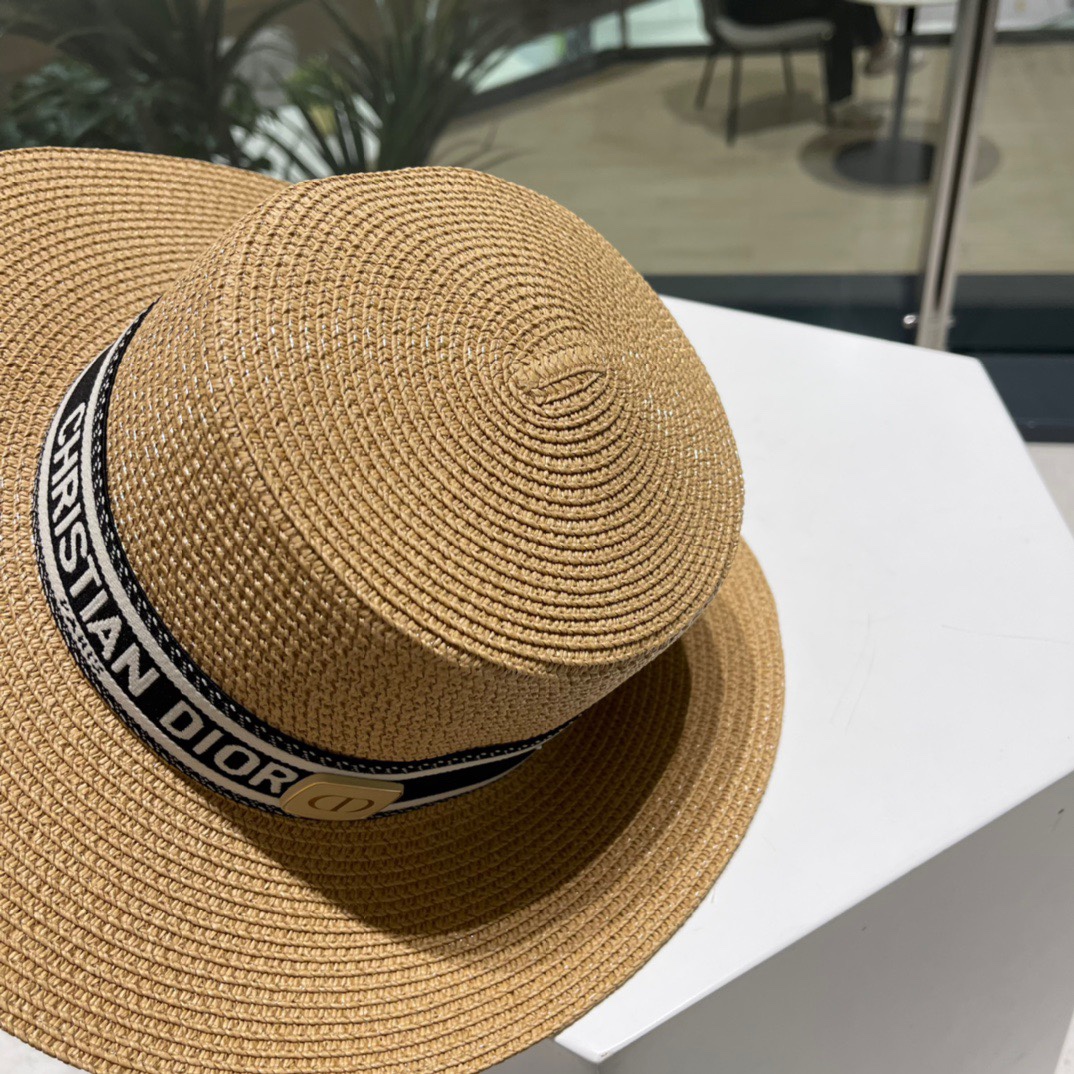  DIOR👒迪奥 春夏新款平顶草帽👏草编平顶遮阳草帽非常透气🤩沙滩风，简约大方，百搭单品～出街首选，新款