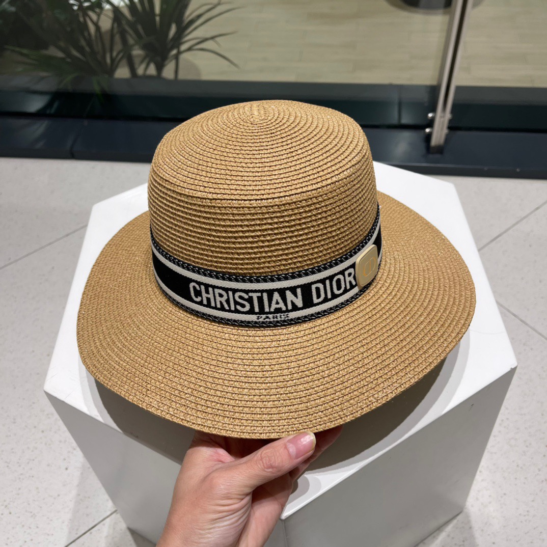  DIOR👒迪奥 春夏新款平顶草帽👏草编平顶遮阳草帽非常透气🤩沙滩风，简约大方，百搭单品～出街首选，新款