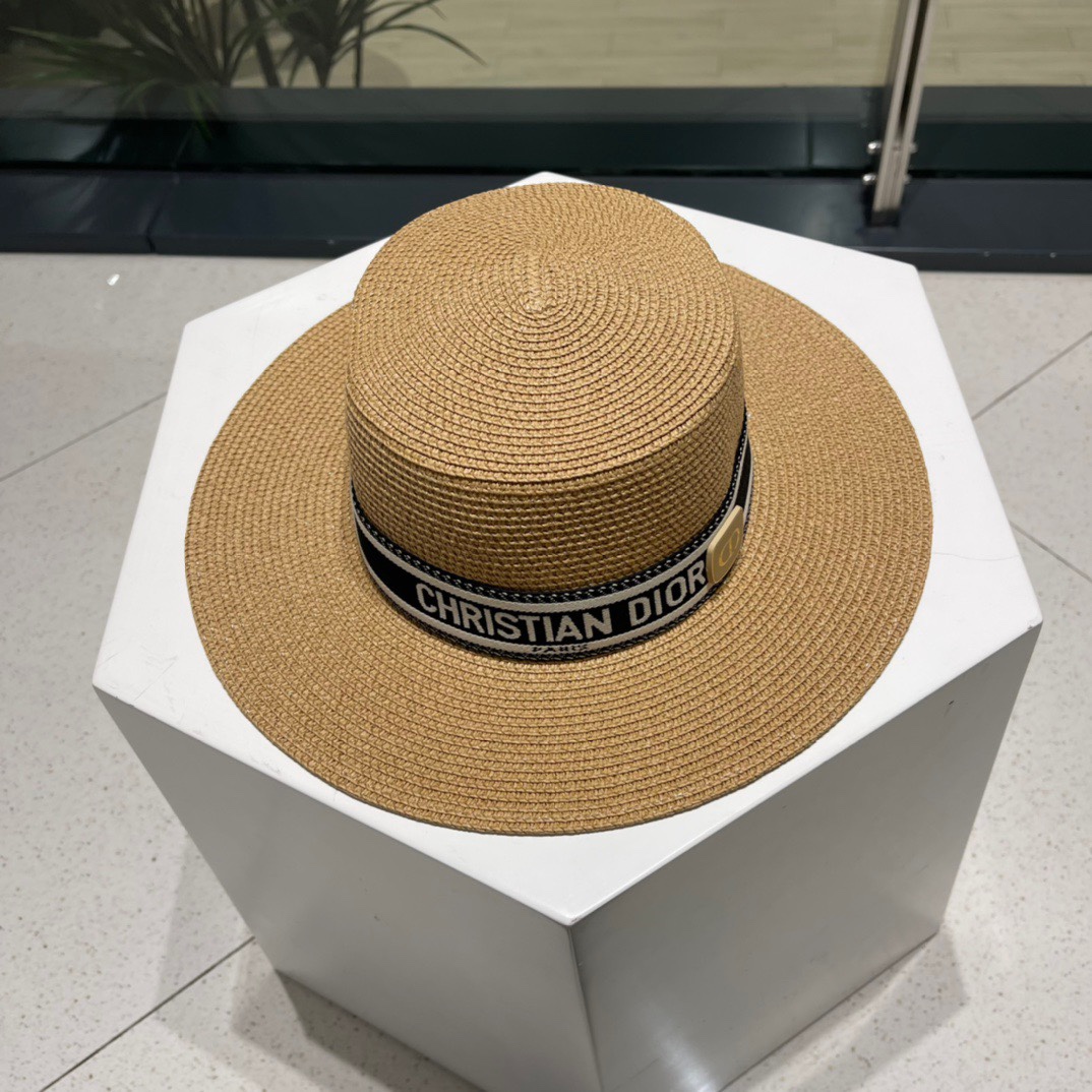 NO:353917,DIOR Spring and summer new flat-top straw hat straw woven flat-top sunshade straw hat is very breathable beach style, simple and elegant, versatile single product~ the first choice when going out, the new hat shape is super beautiful, the new product is on the shelves of the hat straw hat fisherman hat baseball hat, hat, dior, dior, espadrilles, espadrilles, hatsDIOR迪奥 春夏新款平顶草帽草编平顶遮阳草帽非常透气沙滩风,简约大方,百搭单品～出街首选,新款帽型超美腻,新品上架帽子草帽渔夫帽棒球帽,帽子,dior,dior,espadrilles,espadrilles,hats,hat
