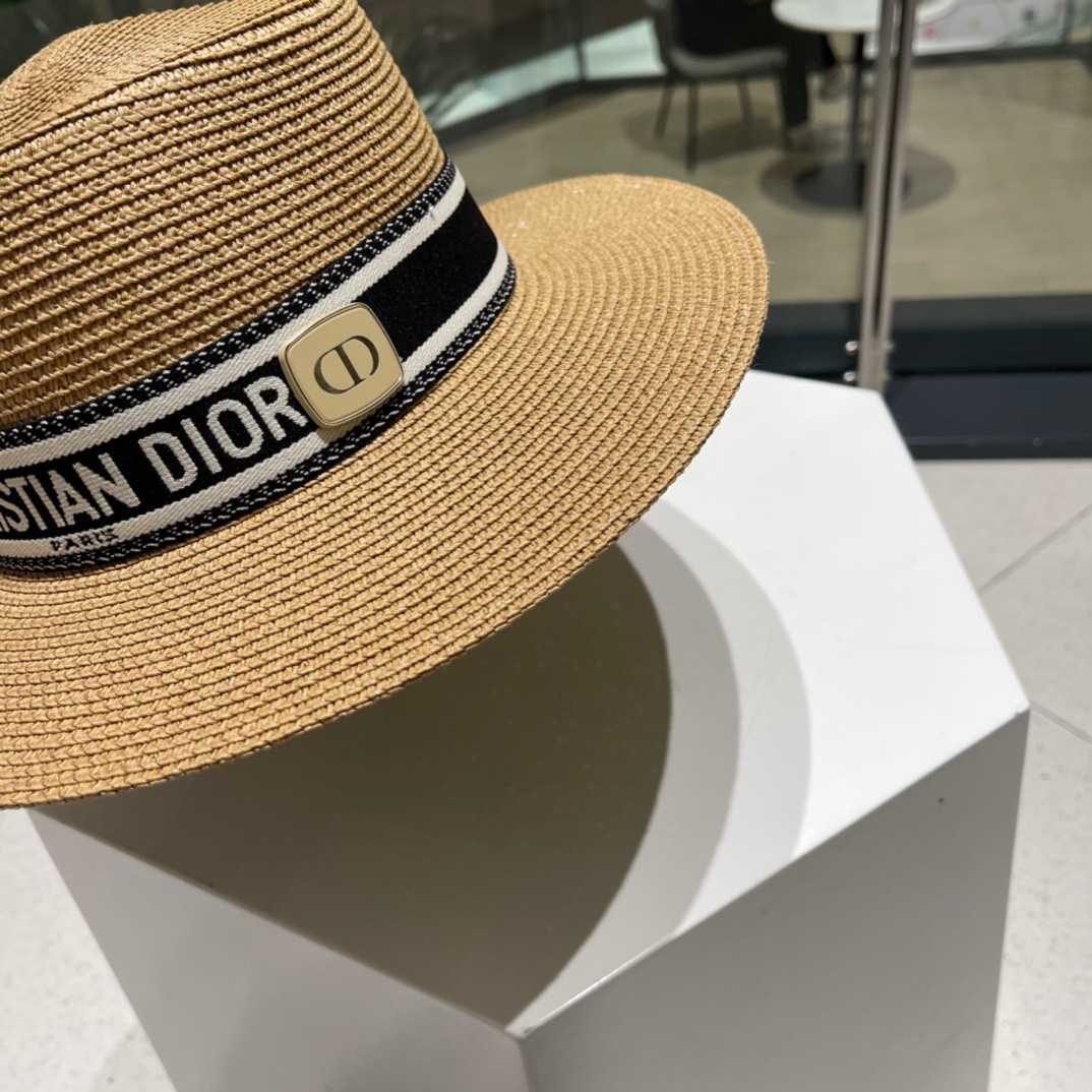  DIOR👒迪奥 春夏新款平顶草帽👏草编平顶遮阳草帽非常透气🤩沙滩风，简约大方，百搭单品～出街首选，新款