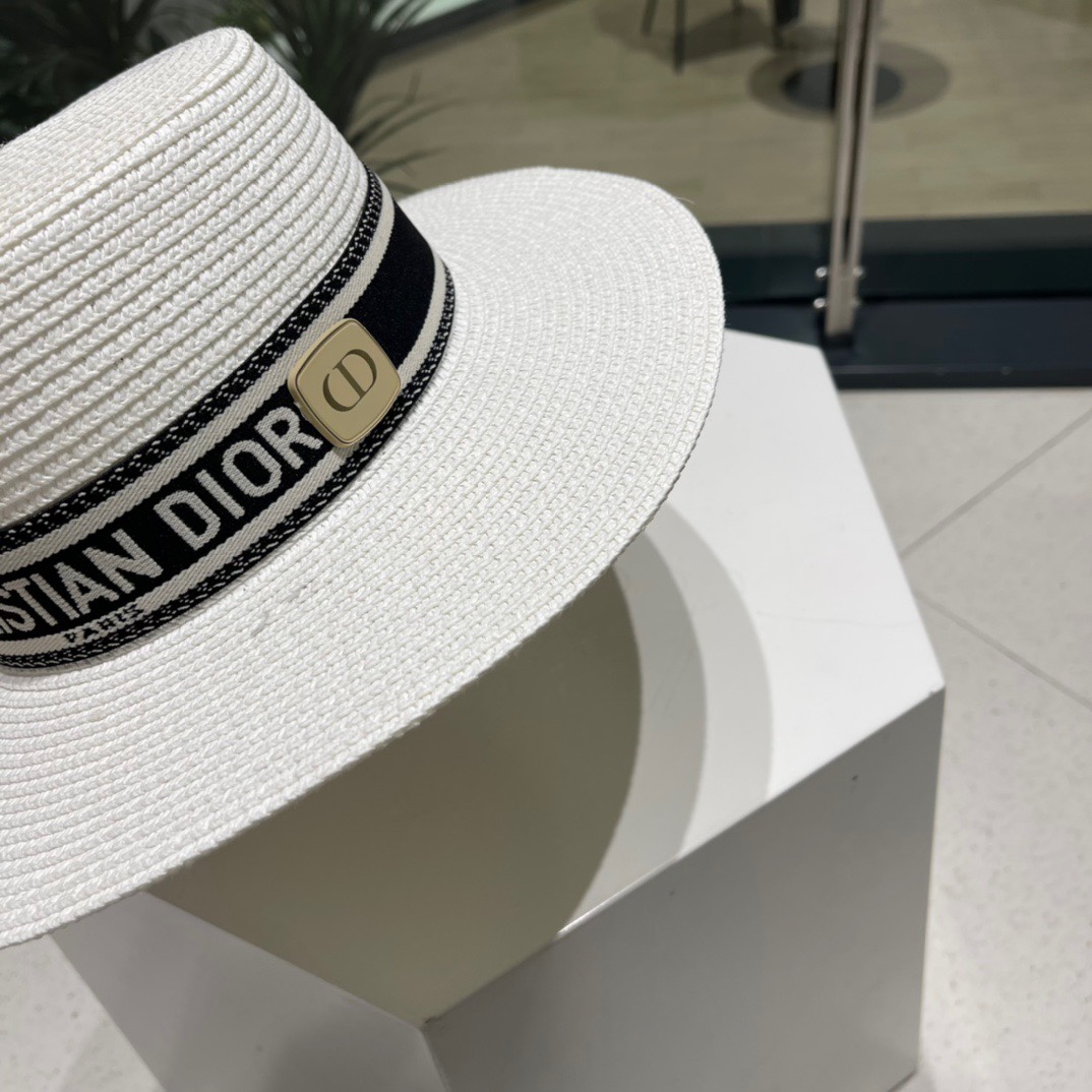  DIOR👒迪奥 春夏新款平顶草帽👏草编平顶遮阳草帽非常透气🤩沙滩风，简约大方，百搭单品～出街首选，新款