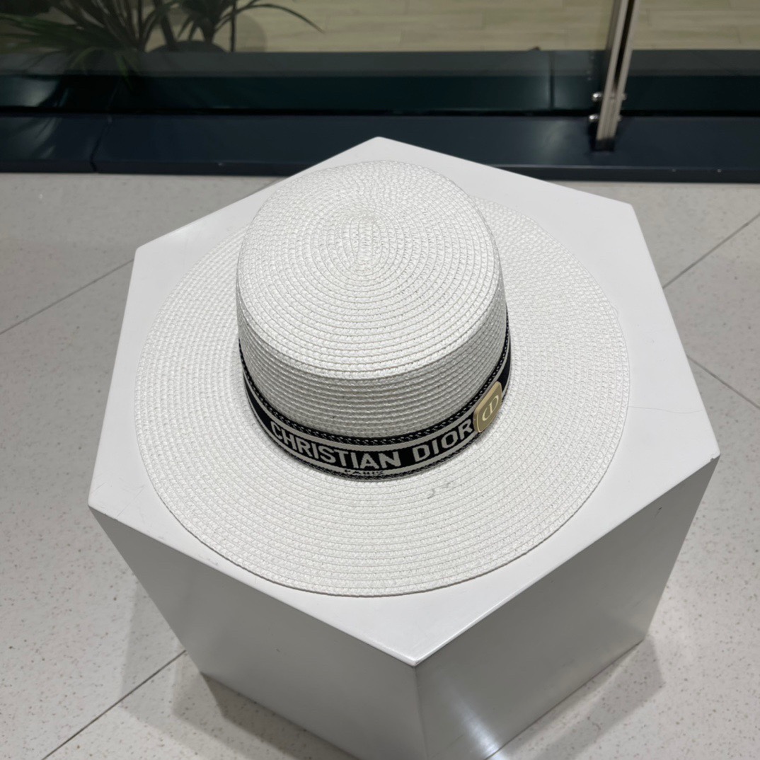 DIOR👒迪奥 春夏新款平顶草帽👏草编平顶遮阳草帽非常透气🤩沙滩风，简约大方，百搭单品～出街首选，新款