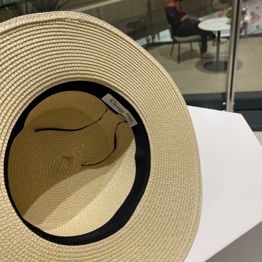  DIOR👒迪奥 春夏新款平顶草帽👏草编平顶遮阳草帽非常透气🤩沙滩风，简约大方，百搭单品～出街首选，新款