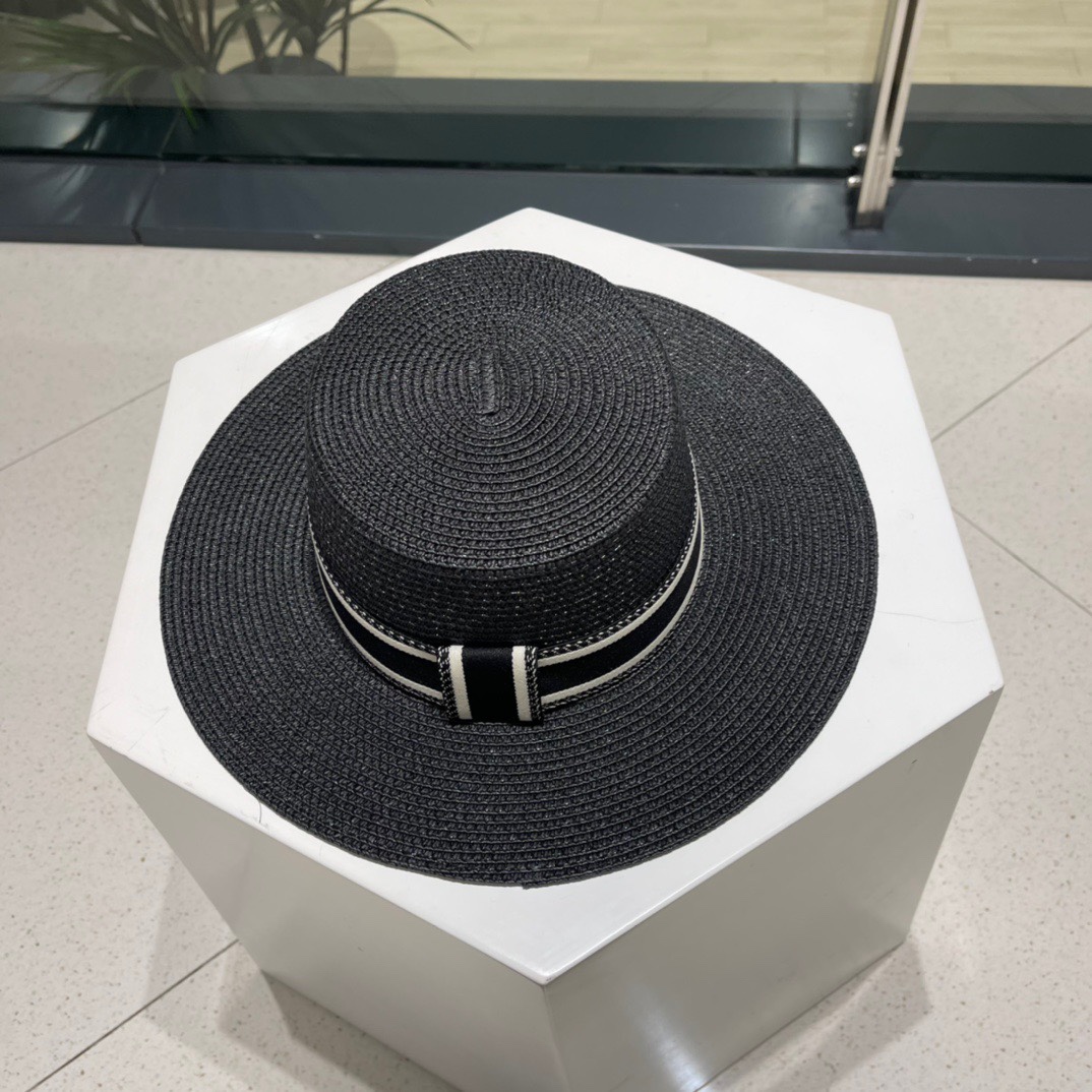  DIOR👒迪奥 春夏新款平顶草帽👏草编平顶遮阳草帽非常透气🤩沙滩风，简约大方，百搭单品～出街首选，新款