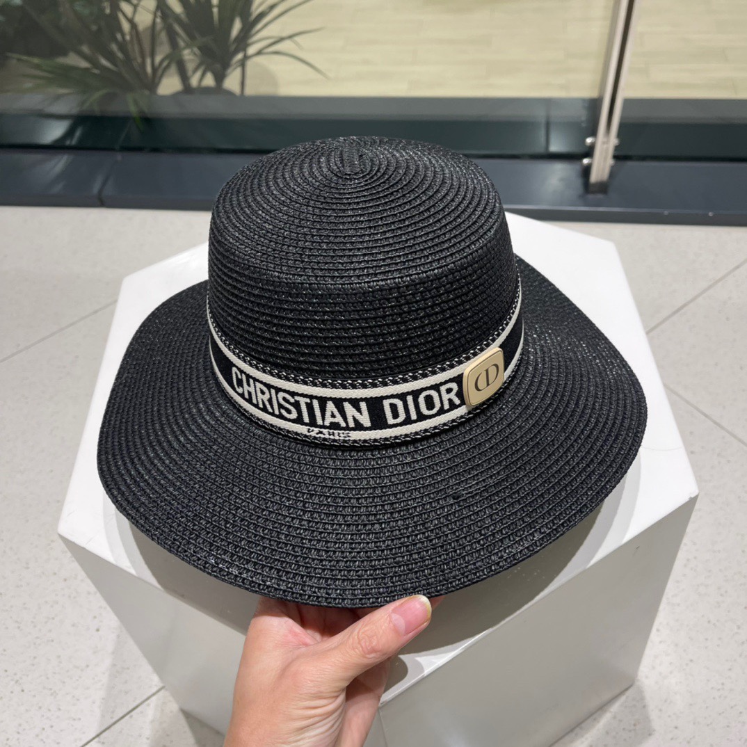  DIOR👒迪奥 春夏新款平顶草帽👏草编平顶遮阳草帽非常透气🤩沙滩风，简约大方，百搭单品～出街首选，新款
