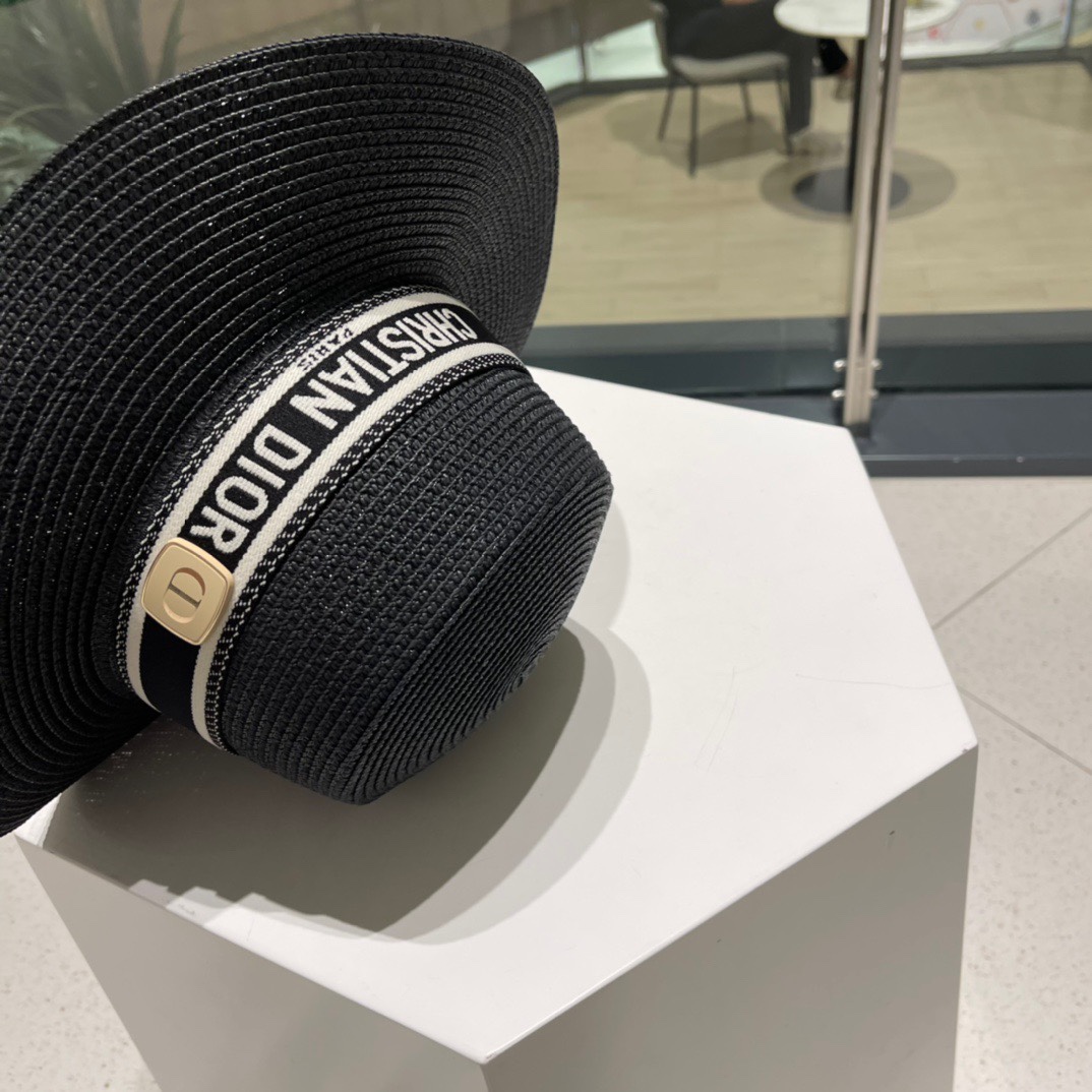  DIOR👒迪奥 春夏新款平顶草帽👏草编平顶遮阳草帽非常透气🤩沙滩风，简约大方，百搭单品～出街首选，新款