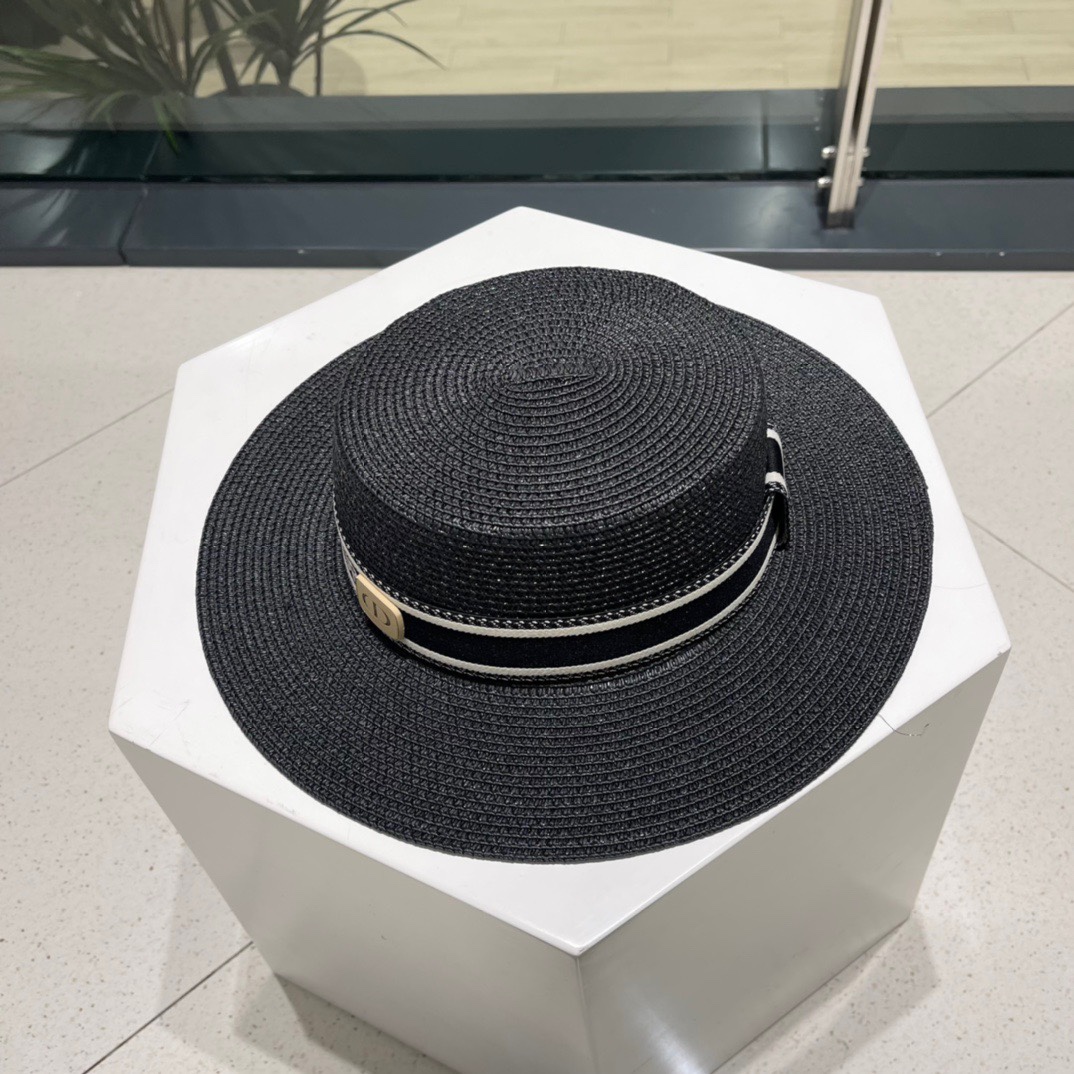  DIOR👒迪奥 春夏新款平顶草帽👏草编平顶遮阳草帽非常透气🤩沙滩风，简约大方，百搭单品～出街首选，新款