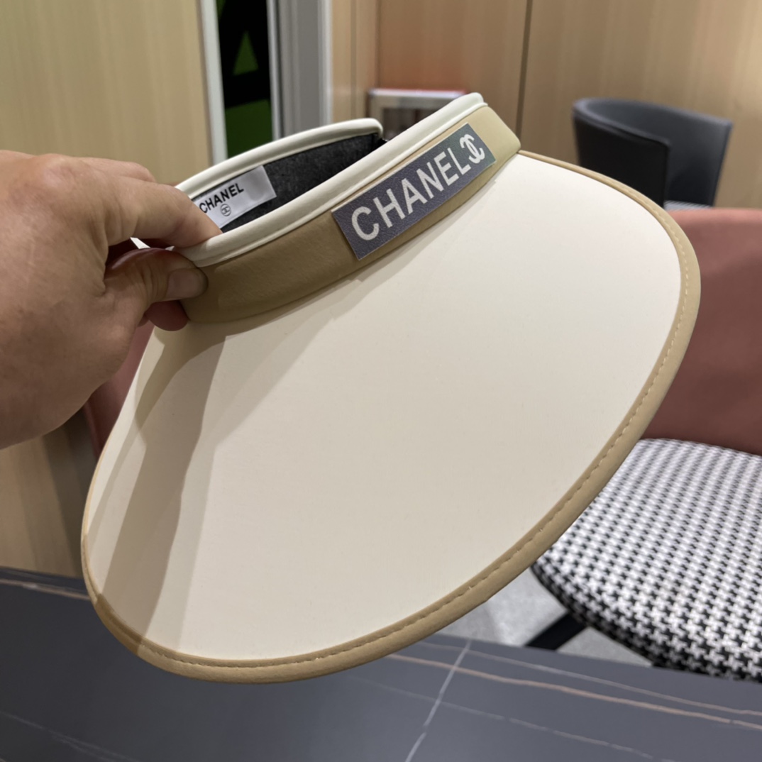 
2024香奈儿新款空顶帽拼色变设计，版型正！防紫外线，夏季必入！