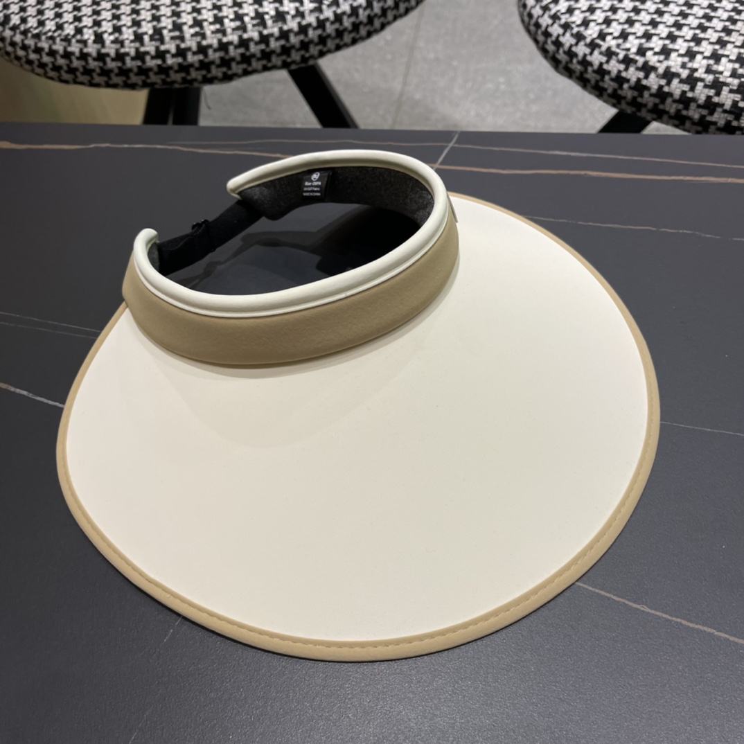 
2024香奈儿新款空顶帽拼色变设计，版型正！防紫外线，夏季必入！