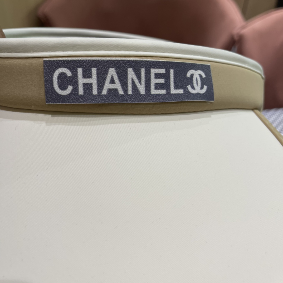 
2024香奈儿新款空顶帽拼色变设计，版型正！防紫外线，夏季必入！