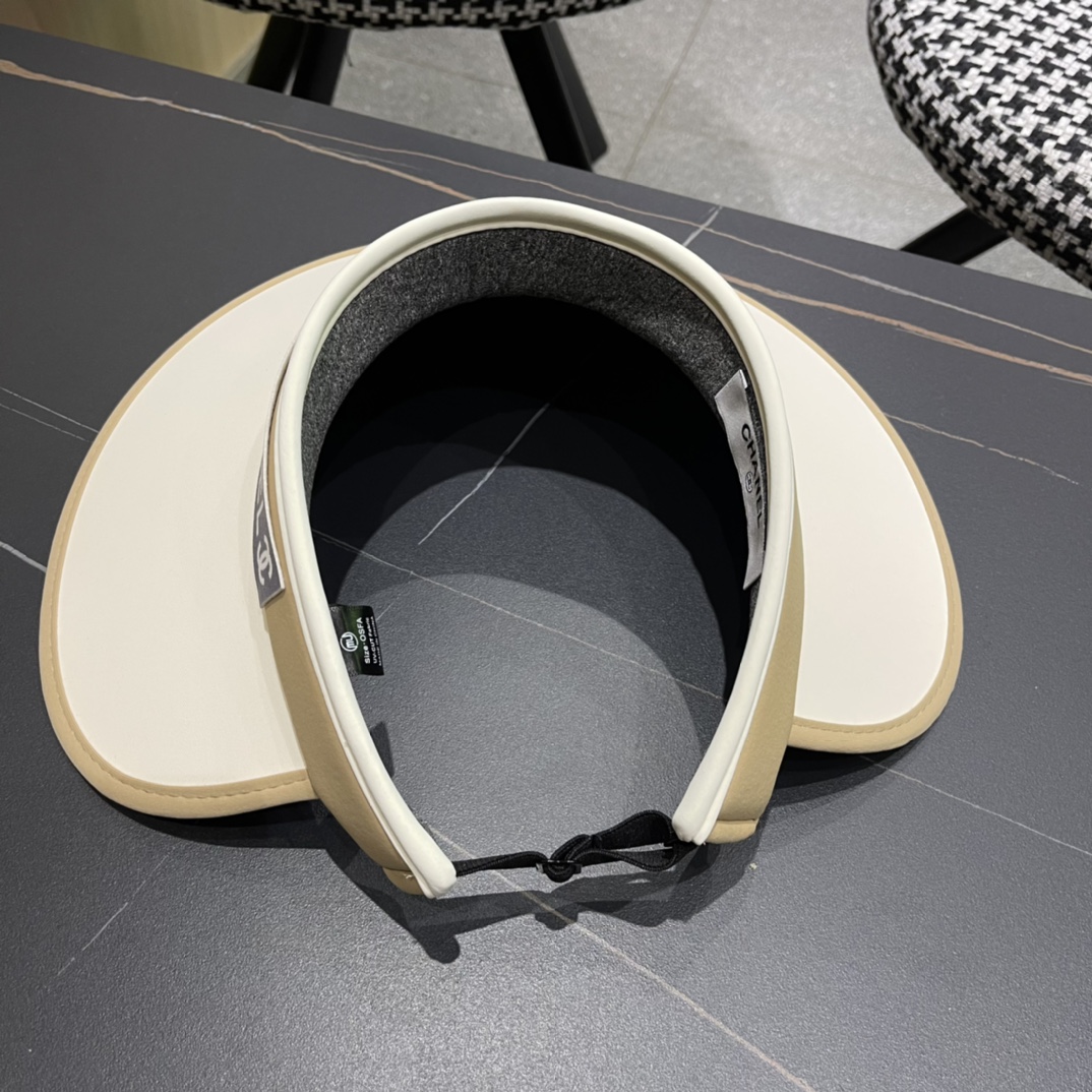 
2024香奈儿新款空顶帽拼色变设计，版型正！防紫外线，夏季必入！