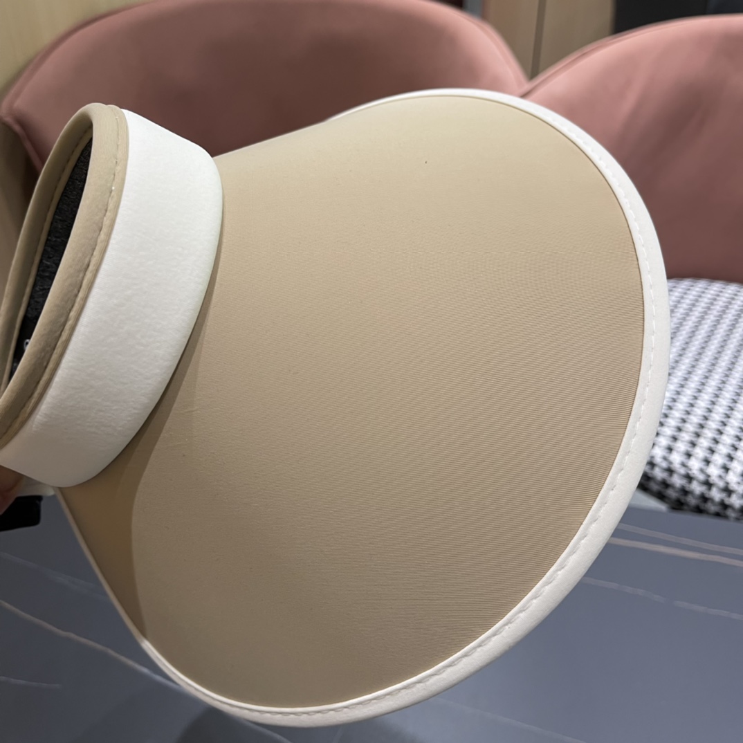 
2024香奈儿新款空顶帽拼色变设计，版型正！防紫外线，夏季必入！