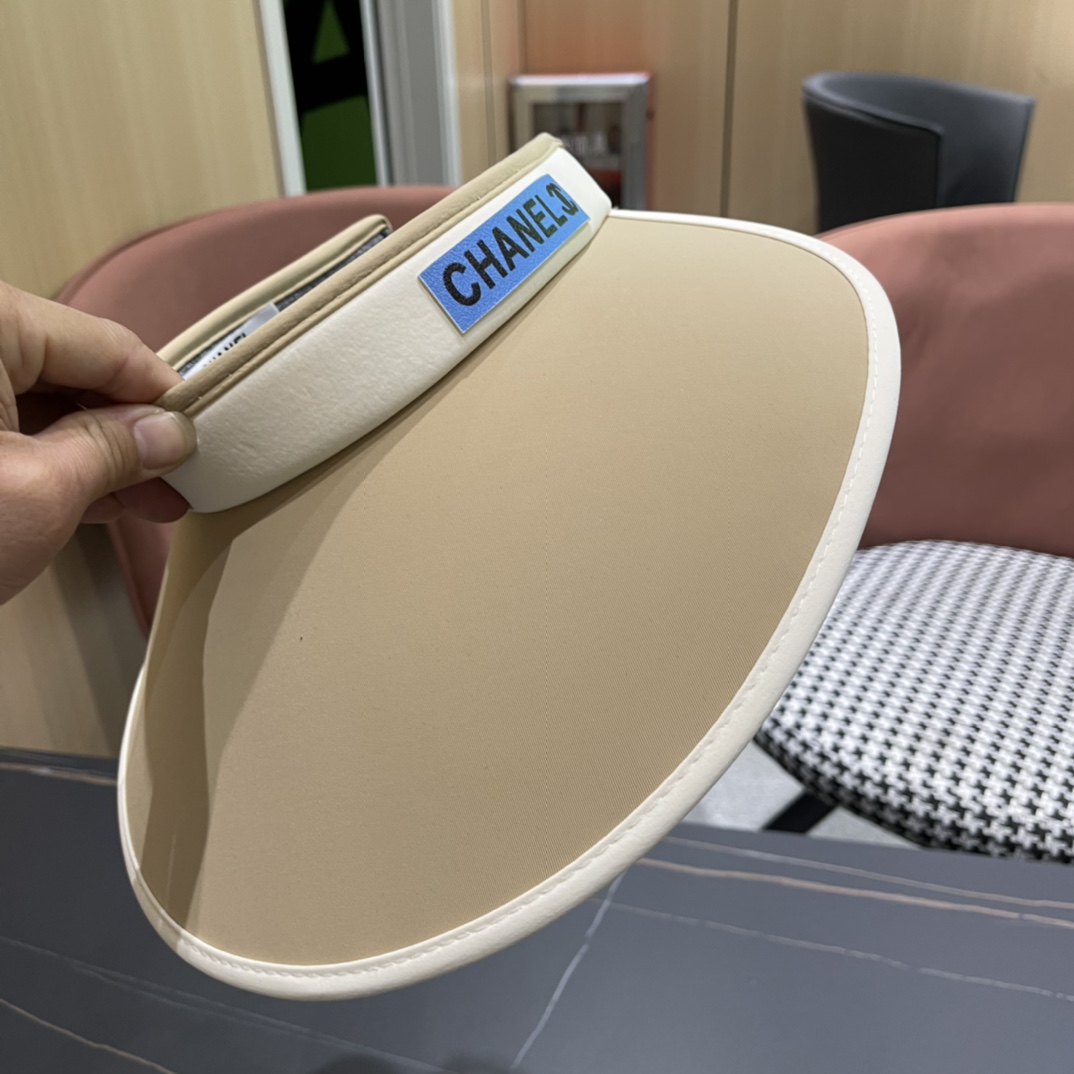 
2024香奈儿新款空顶帽拼色变设计，版型正！防紫外线，夏季必入！