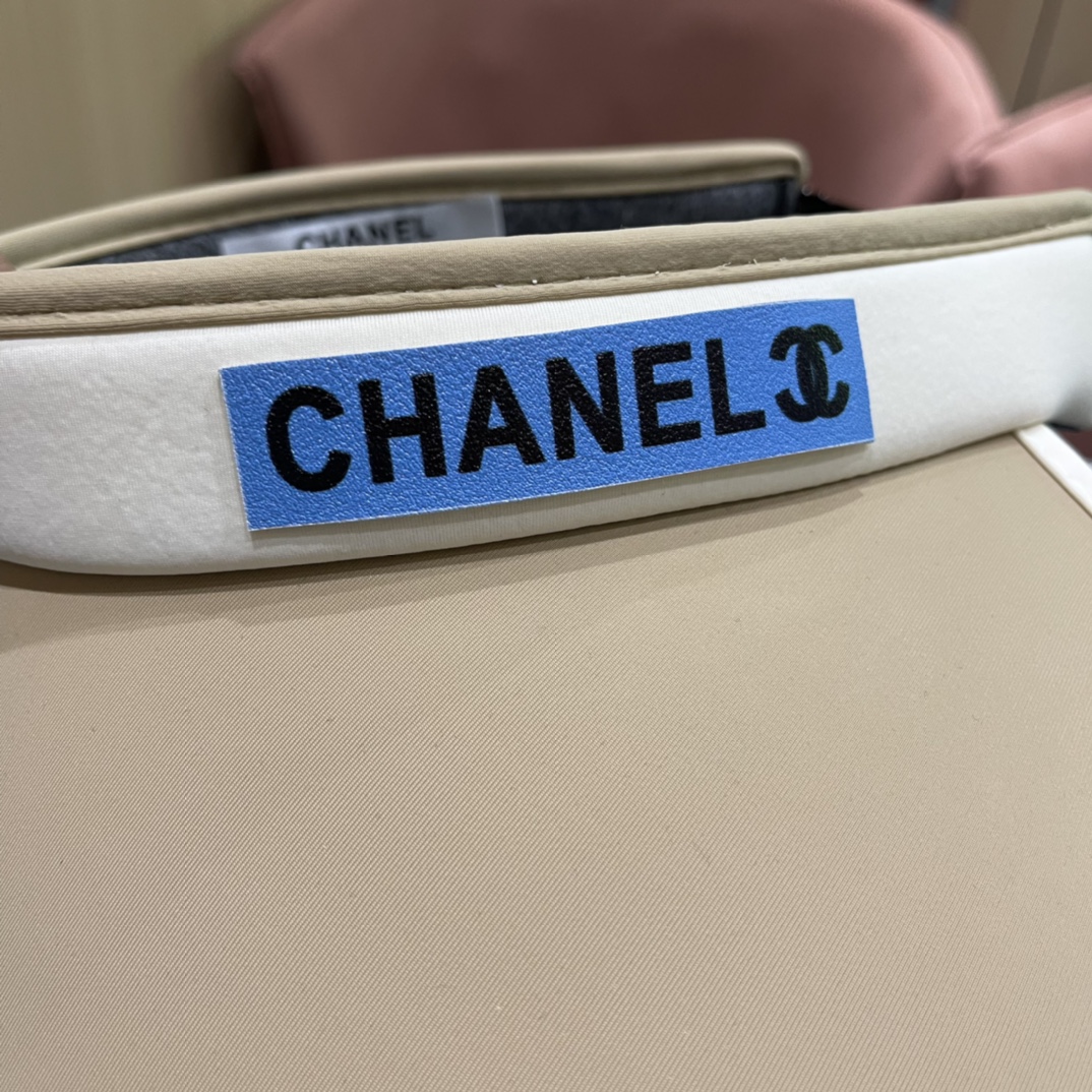 
2024香奈儿新款空顶帽拼色变设计，版型正！防紫外线，夏季必入！