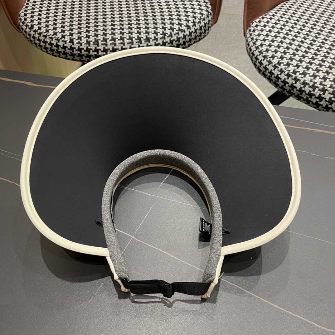 
2024香奈儿新款空顶帽拼色变设计，版型正！防紫外线，夏季必入！