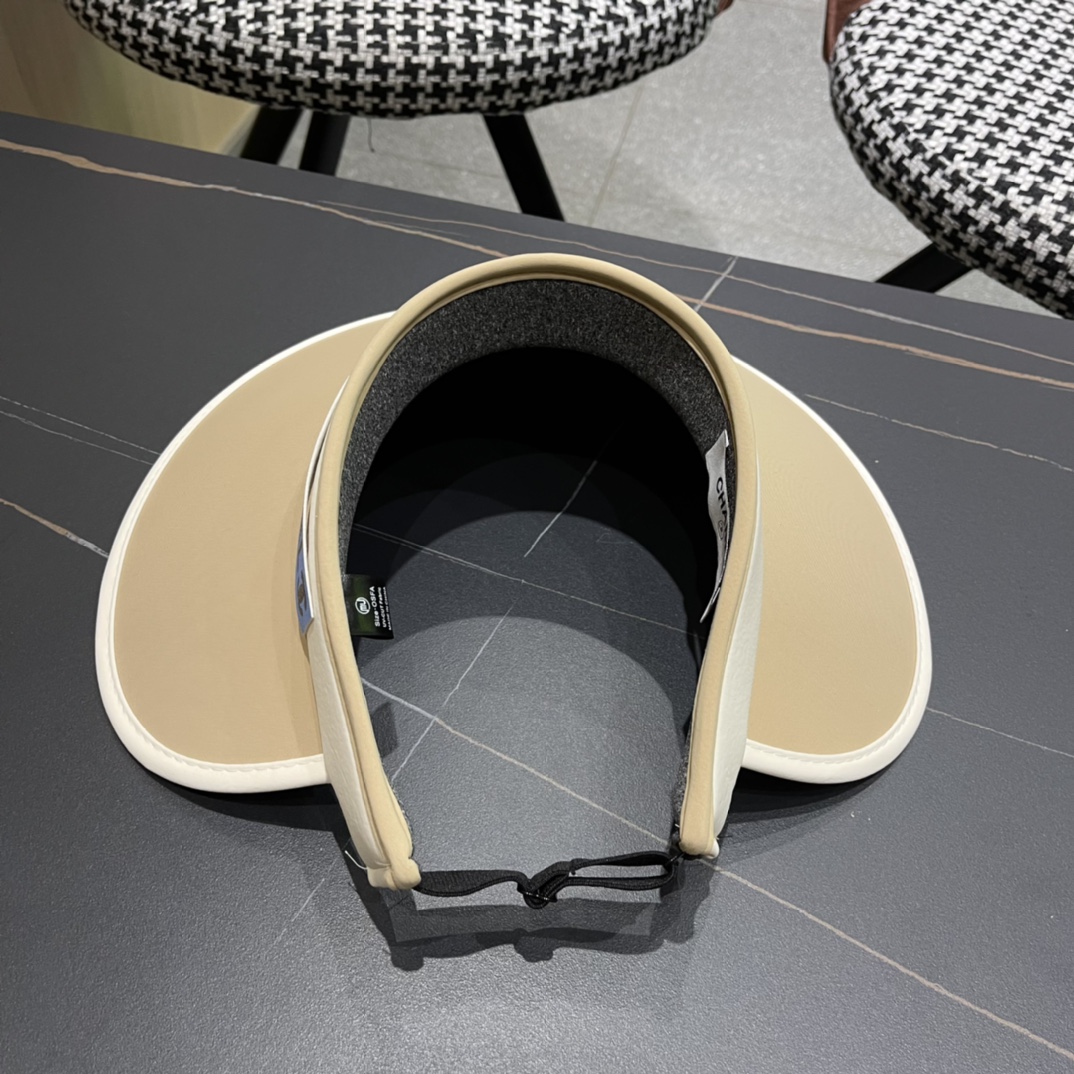 
2024香奈儿新款空顶帽拼色变设计，版型正！防紫外线，夏季必入！