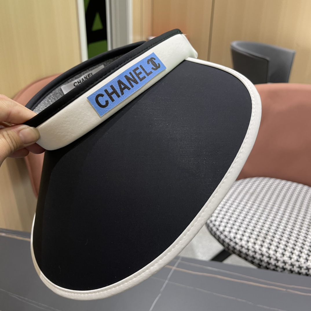 
2024香奈儿新款空顶帽拼色变设计，版型正！防紫外线，夏季必入！