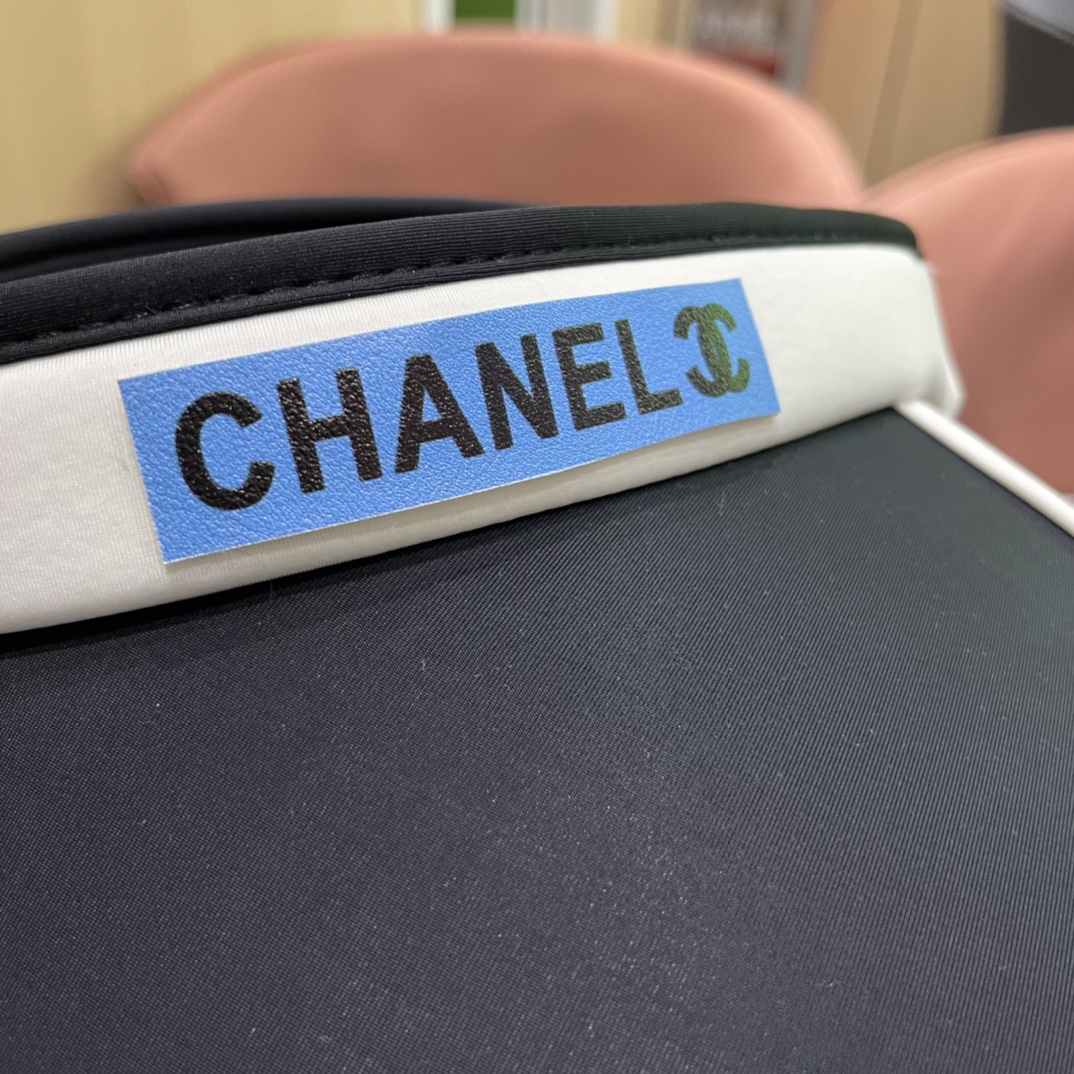 
2024香奈儿新款空顶帽拼色变设计，版型正！防紫外线，夏季必入！