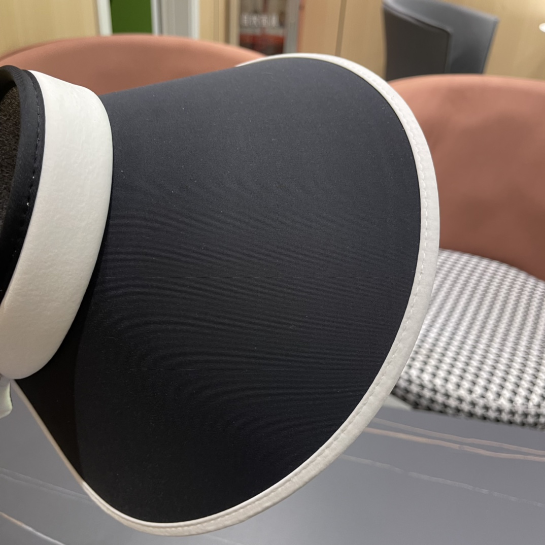 
2024香奈儿新款空顶帽拼色变设计，版型正！防紫外线，夏季必入！