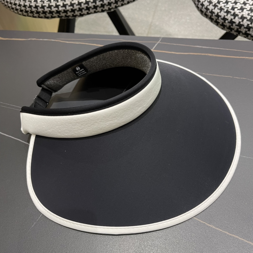 
2024香奈儿新款空顶帽拼色变设计，版型正！防紫外线，夏季必入！