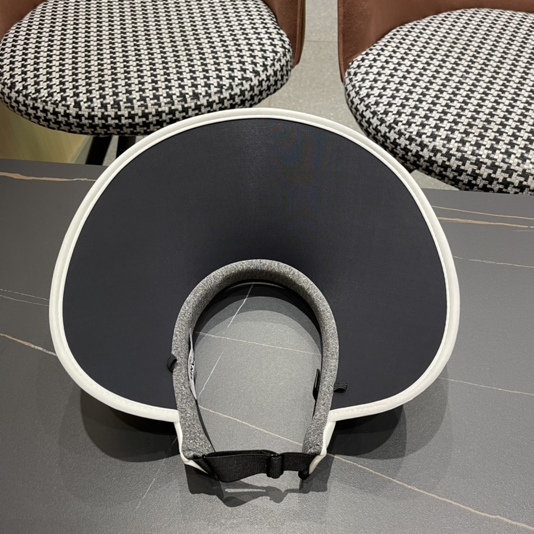 
2024香奈儿新款空顶帽拼色变设计，版型正！防紫外线，夏季必入！