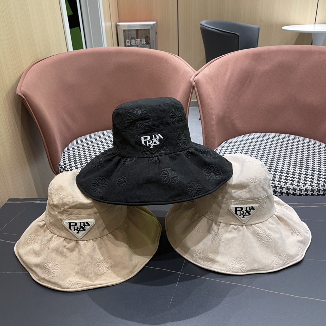 NO:194147,Prada's new spring and summer fisherman's hat, simple and sweet style, the hat is very good, and the big face shape!  Essential Hats Fisherman's Hats Baseball Hats Knitted Hats, Hats, Prada, espadrilles, hats19860909普拉达春夏新款渔夫帽,简约甜美风,帽型很好,大脸型哦！出街必备帽子渔夫帽棒球帽针织帽,帽子,prada,espadrilles,hats,hat
