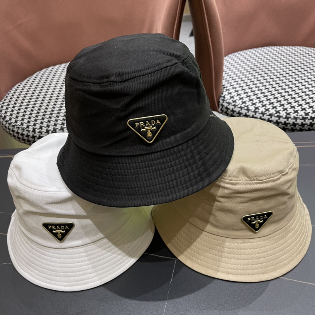 NO:194433,Prada's new spring and summer bucket fisherman's hat, simple and sweet style, the hat is very good, and the big face shape!  Essential Hats Fisherman's Hats Baseball Hats Knitted Hats, Hats, Prada, espadrilles, hats19860909普拉达春夏新款水桶渔夫帽,简约甜美风,帽型很好,大脸型哦！出街必备帽子渔夫帽棒球帽针织帽,帽子,prada,espadrilles,hats,hat