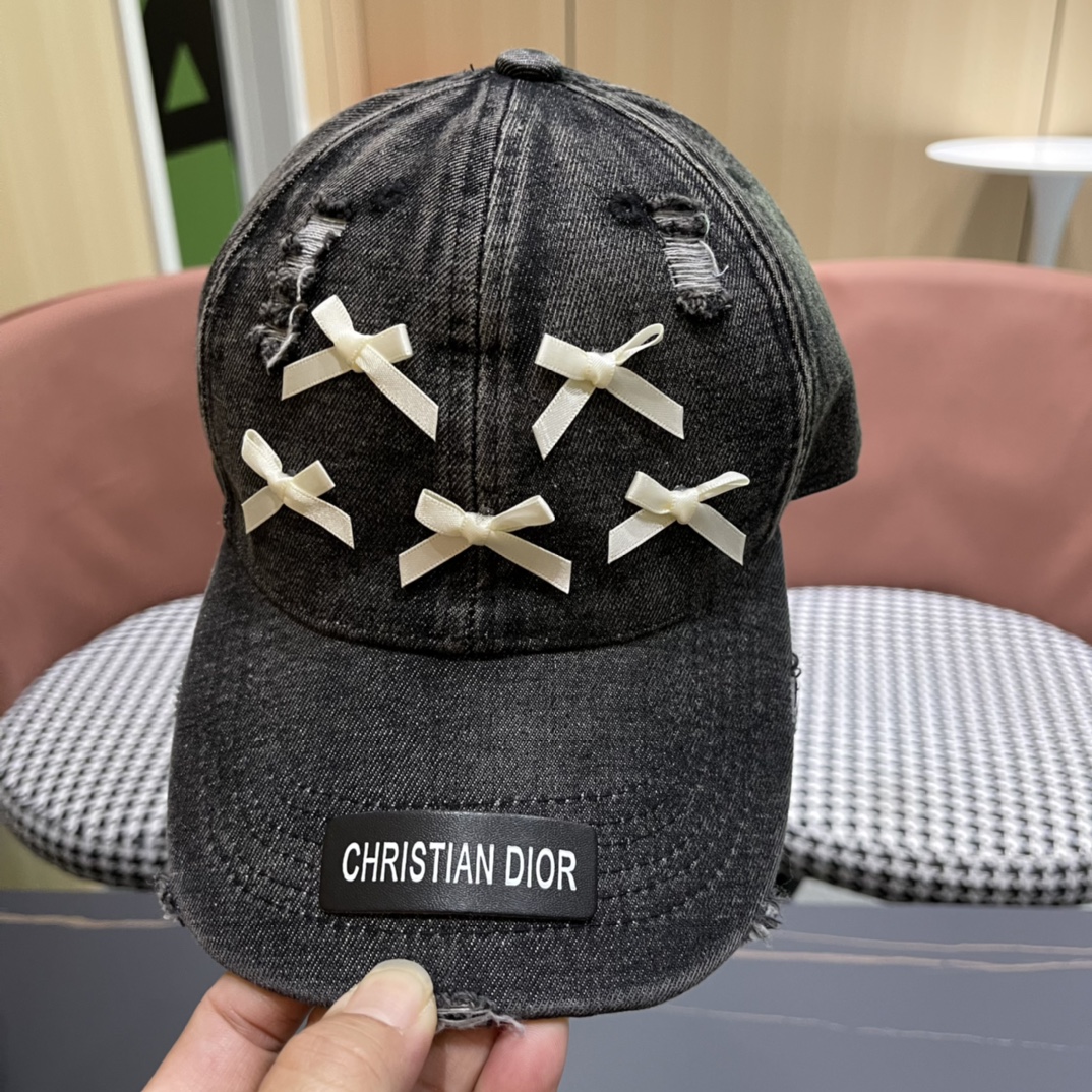 ，dior(迪奥)新款牛仔棒球帽， 轻盈透气！质量超赞，基础头围56，贴片可调节。