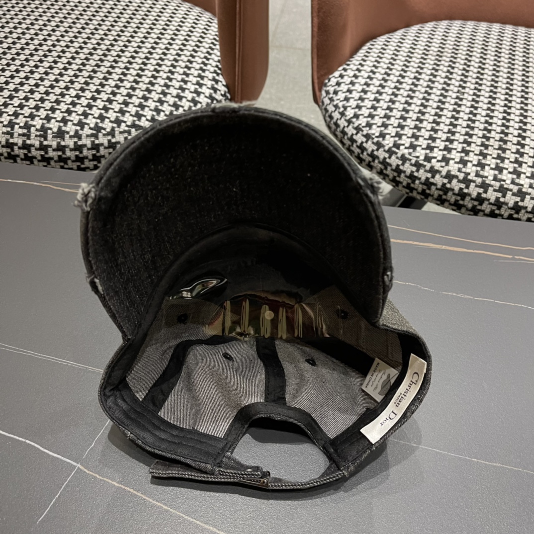 ，dior(迪奥)新款牛仔棒球帽， 轻盈透气！质量超赞，基础头围56，贴片可调节。