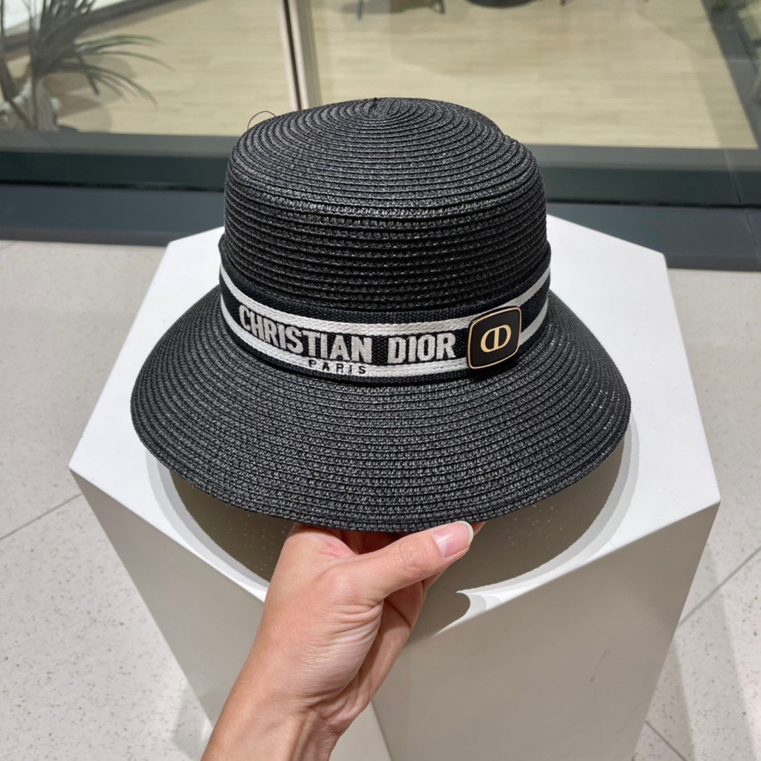  【DIOR迪奥】2023新款水桶草编遮阳草帽盆帽🤩沙滩风，简约大方，百搭单品～出街首选，新款帽型超美腻