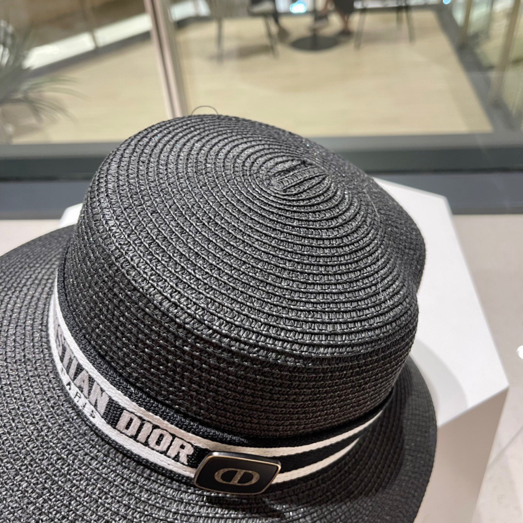  【DIOR迪奥】2023新款水桶草编遮阳草帽盆帽🤩沙滩风，简约大方，百搭单品～出街首选，新款帽型超美腻