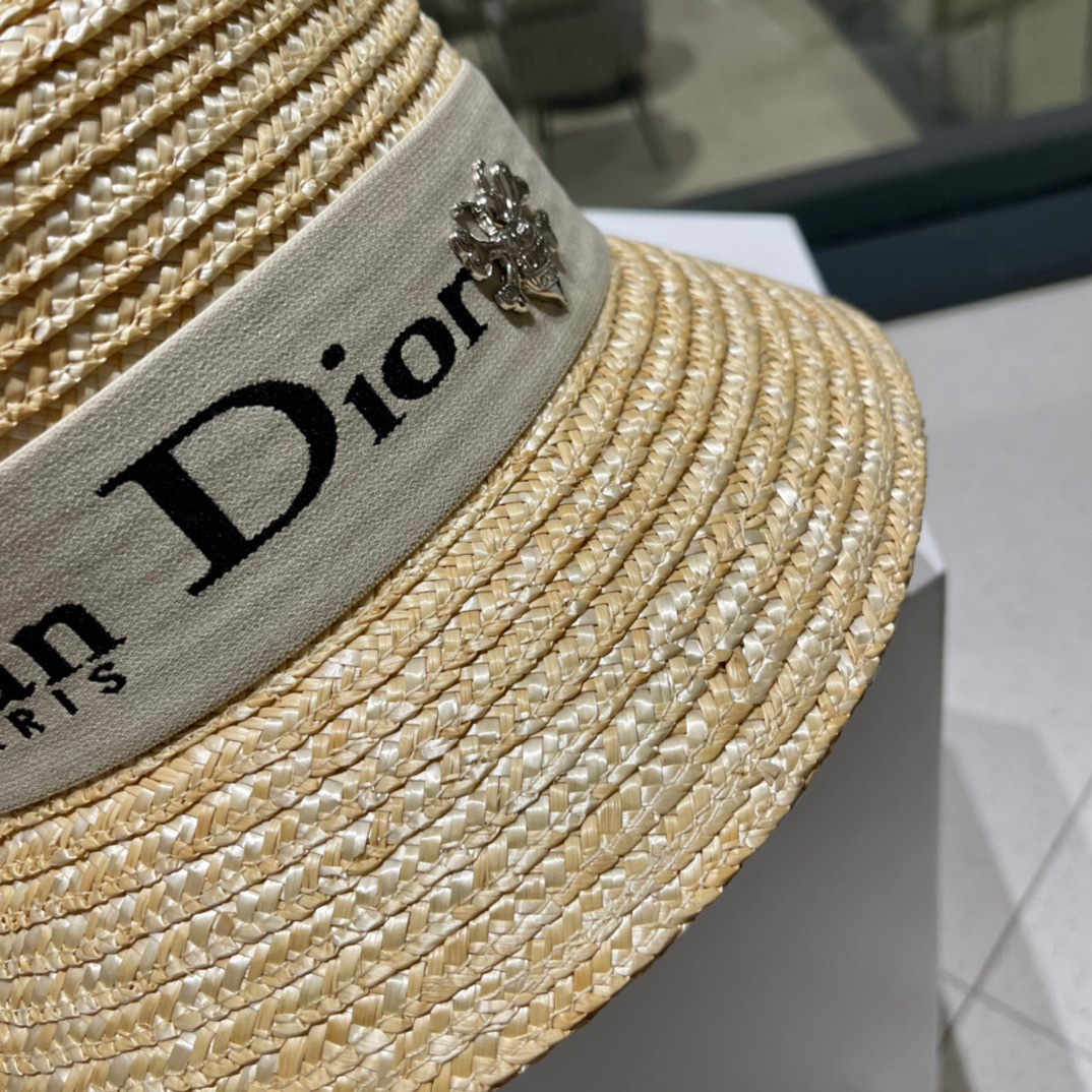 Dior迪奥官方款麦秆草帽高密度制作一顶超级有品位的草帽了出街首选！帽型超美腻颜色妥妥轻便携带！小仙女人