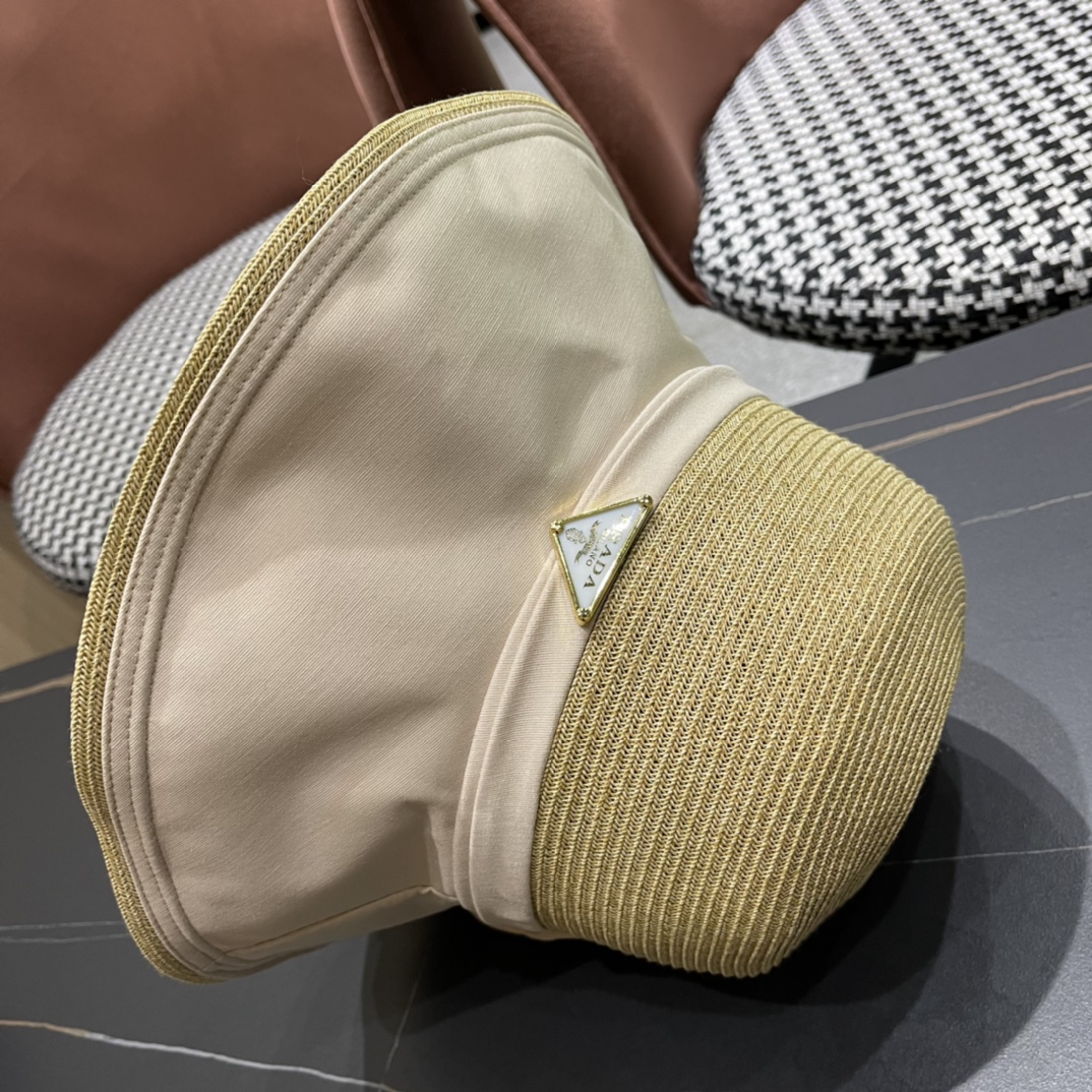 普拉达春新款渔夫帽，帽型很好，大脸型哦！出街必备