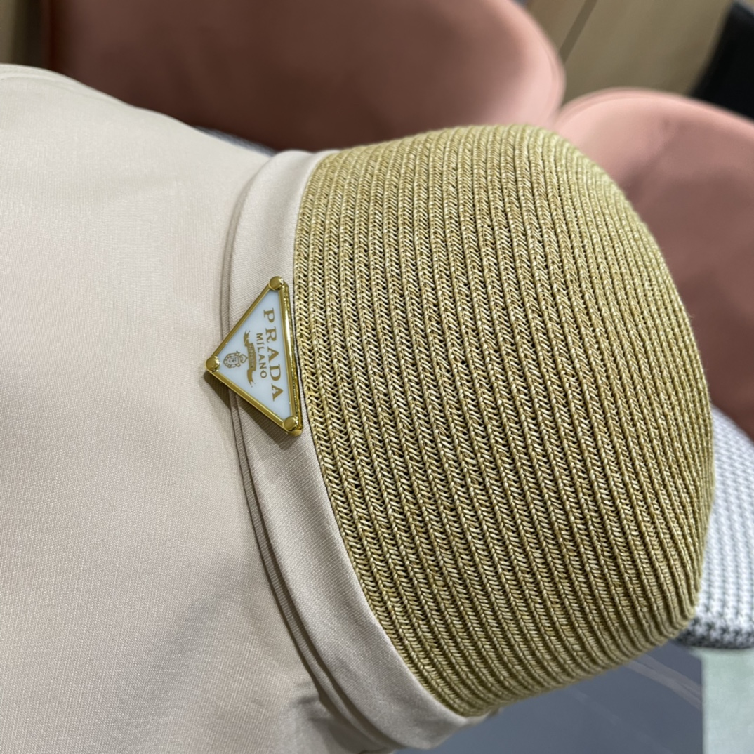 普拉达春新款渔夫帽，帽型很好，大脸型哦！出街必备