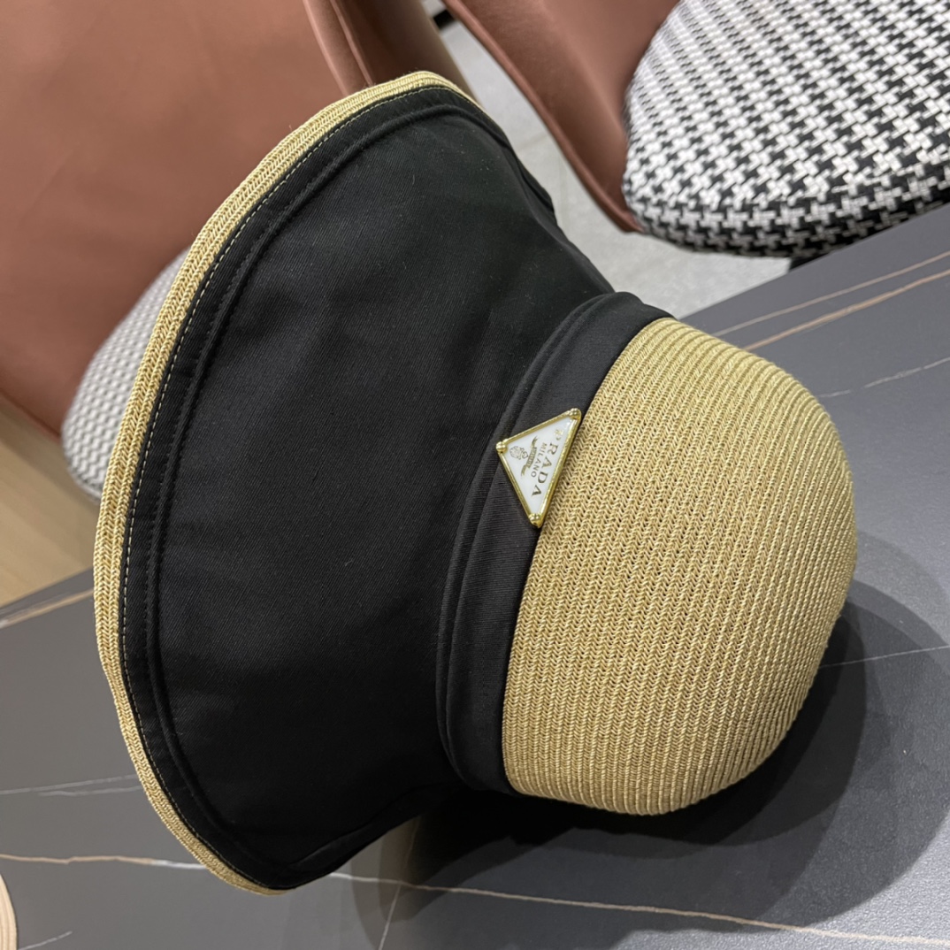 普拉达春新款渔夫帽，帽型很好，大脸型哦！出街必备