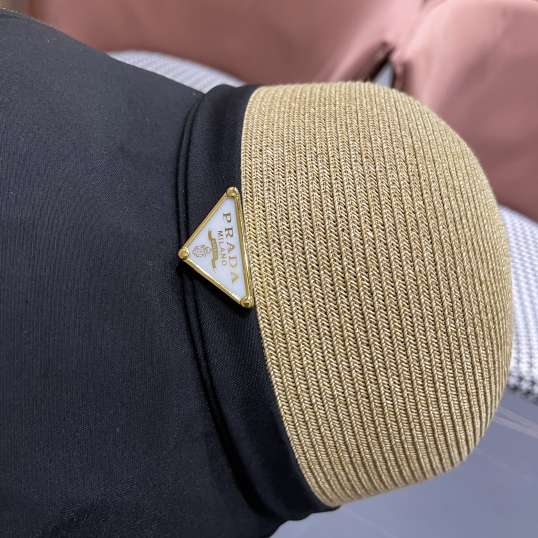 普拉达春新款渔夫帽，帽型很好，大脸型哦！出街必备