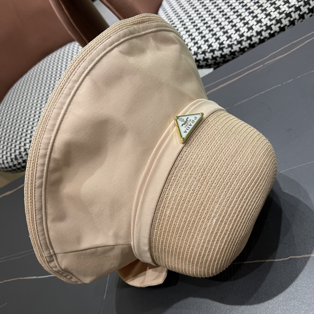 普拉达春新款渔夫帽，帽型很好，大脸型哦！出街必备