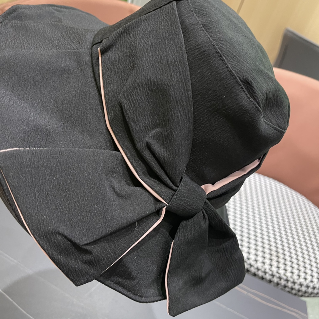  【Chanel香奈儿】早春新款大沿小香风渔夫帽质感满满
出街首选🌊