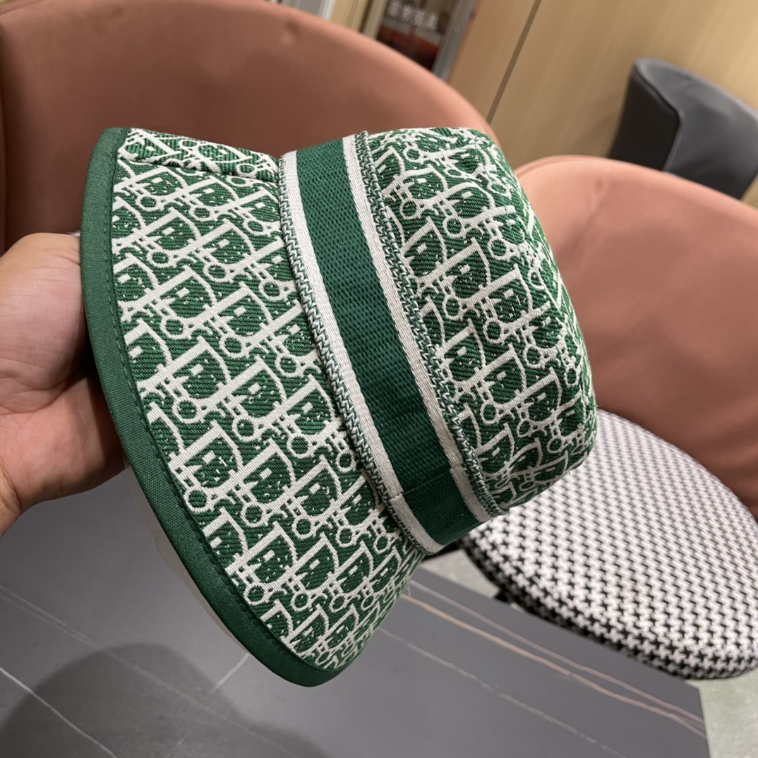  爆款到货Dior 迪奥 新款原单渔夫帽， 精致純也格调很有感觉，很酷很时尚，专柜断货热门，质量超赞